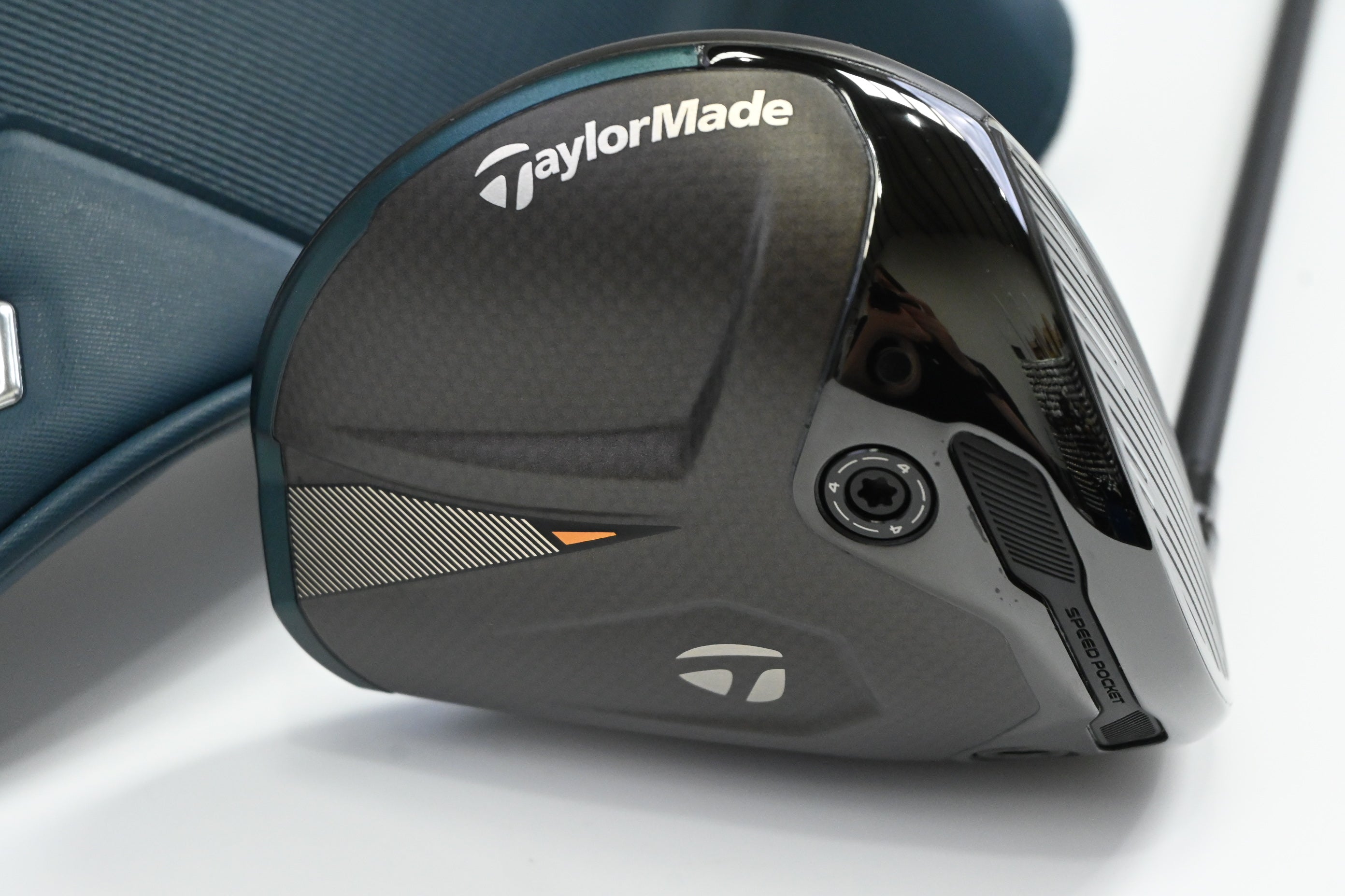 Taylormade Qi4D Driver / 10.5 Degree / Regular Flex Reax Blue 50 Shaft