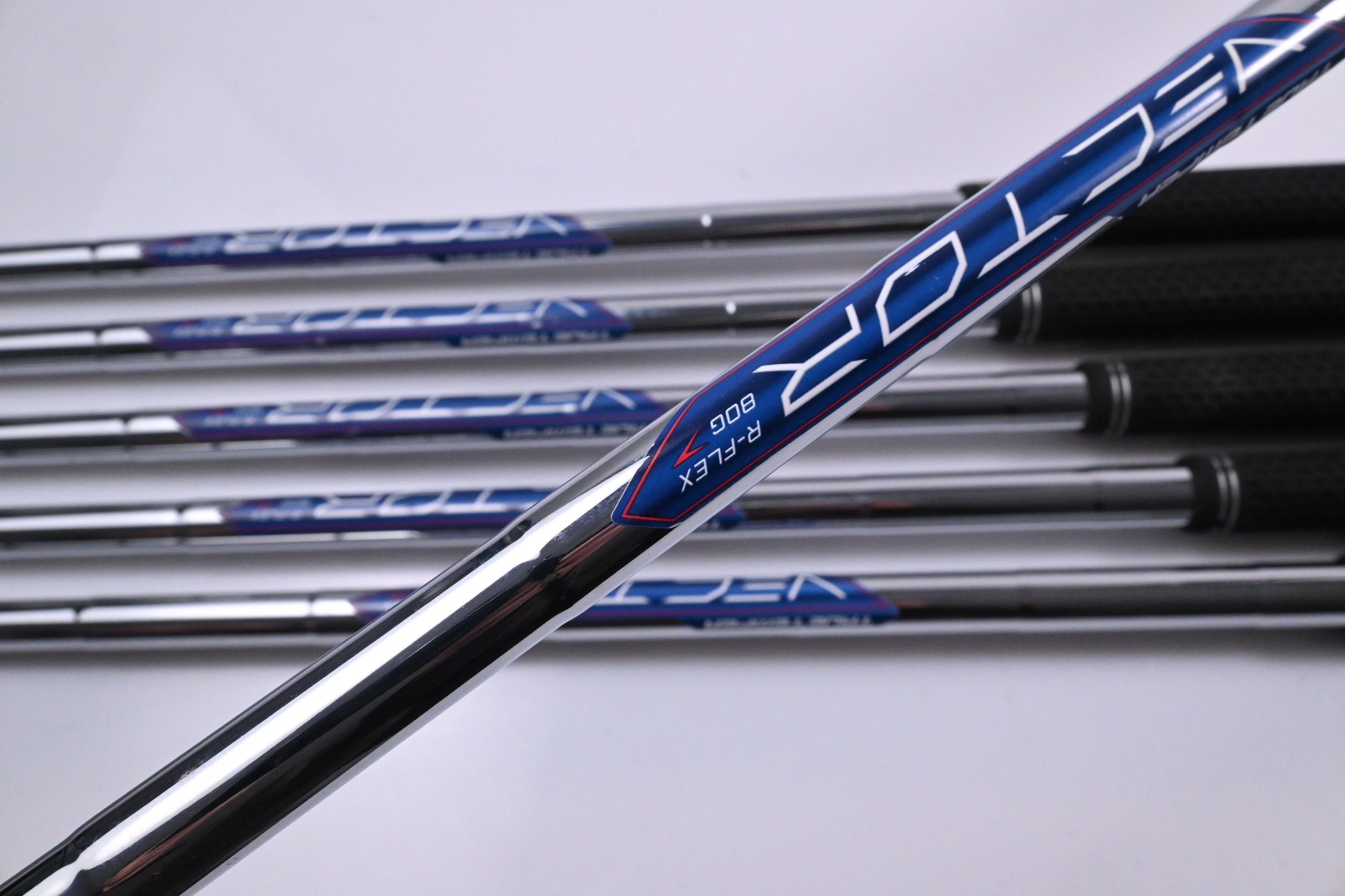 Left Hand Callaway Elyte Irons / 5-PW / Regular Flex Vector 80 Shafts