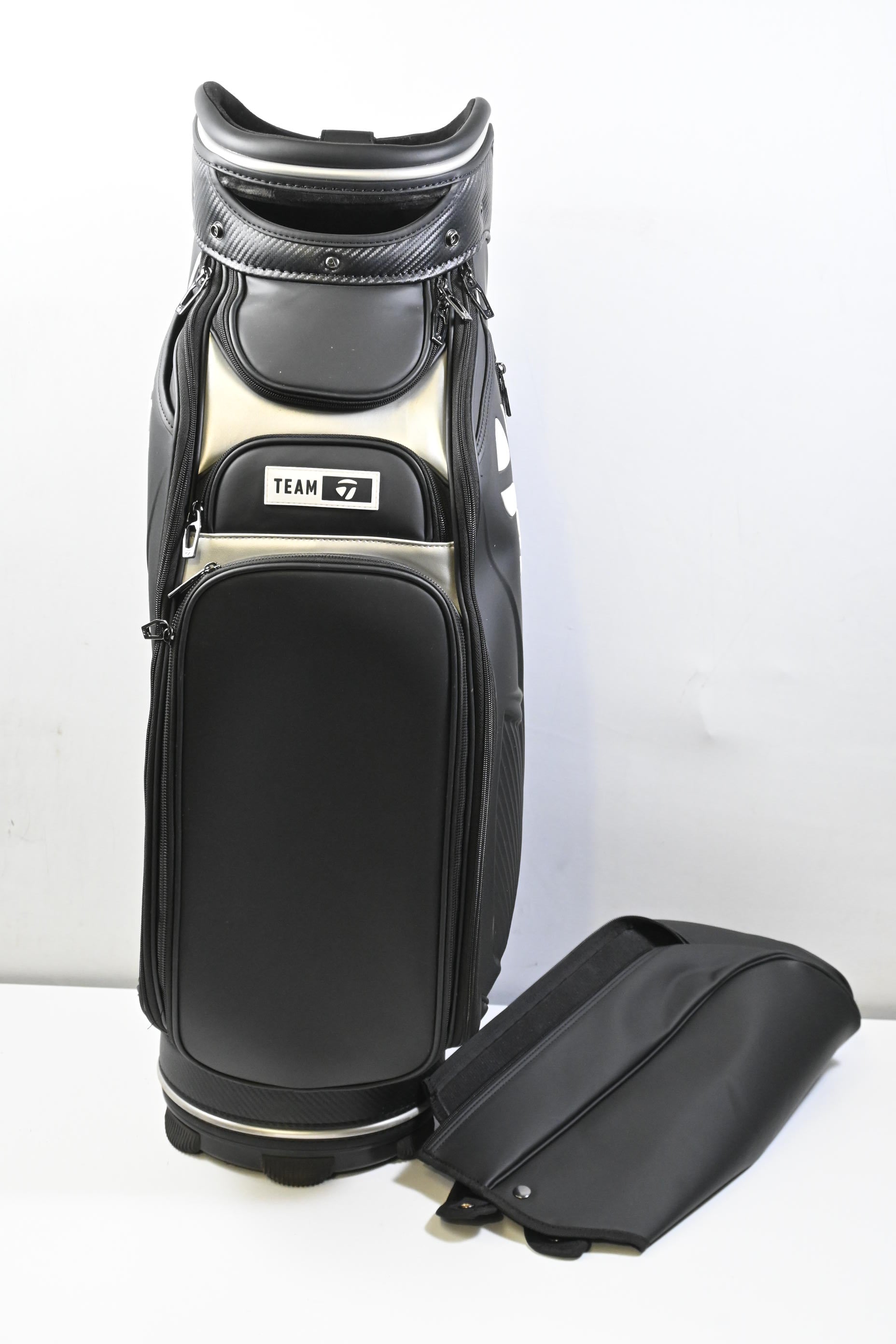 Taylormade Qi35 Tour Bag / 6-Way Divider / Black, Silver & Green