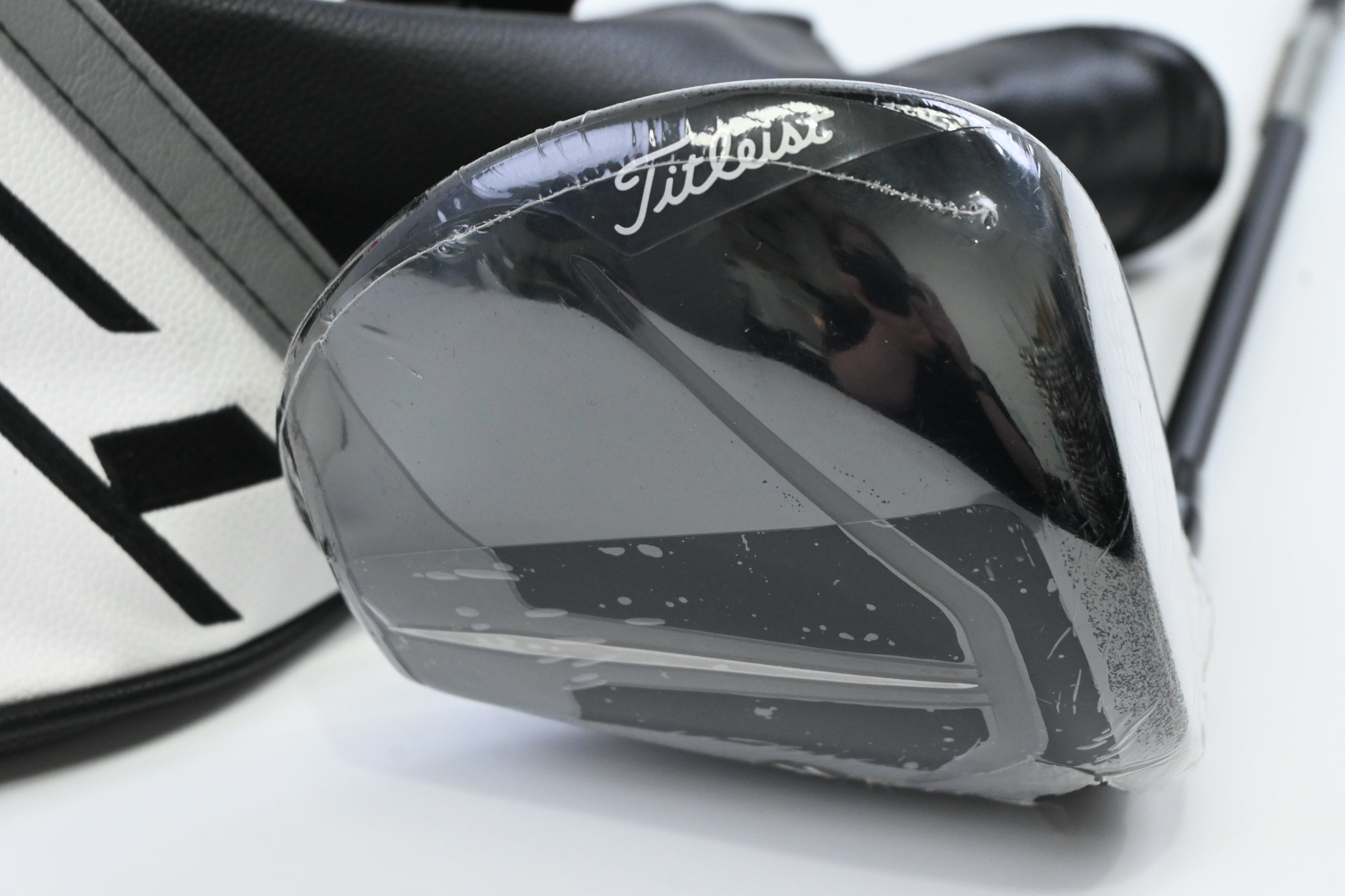 Titleist TSR2 Driver / 10 Degree / Stiff Flex HZRDUS Gen5 Black 60 Shaft