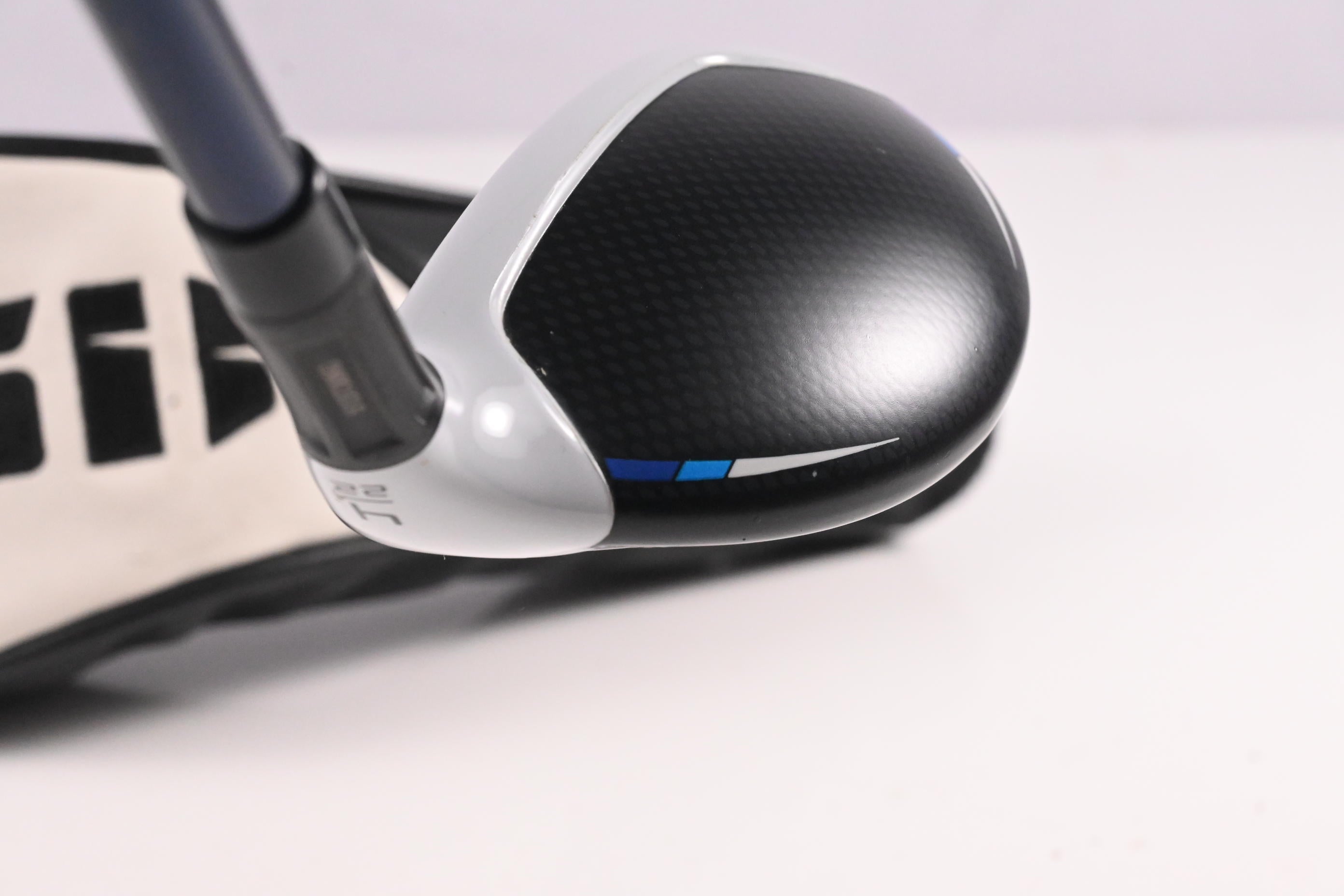 Taylormade SIM2 Max #4 Hybrid / 22 Degree / Stiff Flex Fujikura Ventus Blue 7