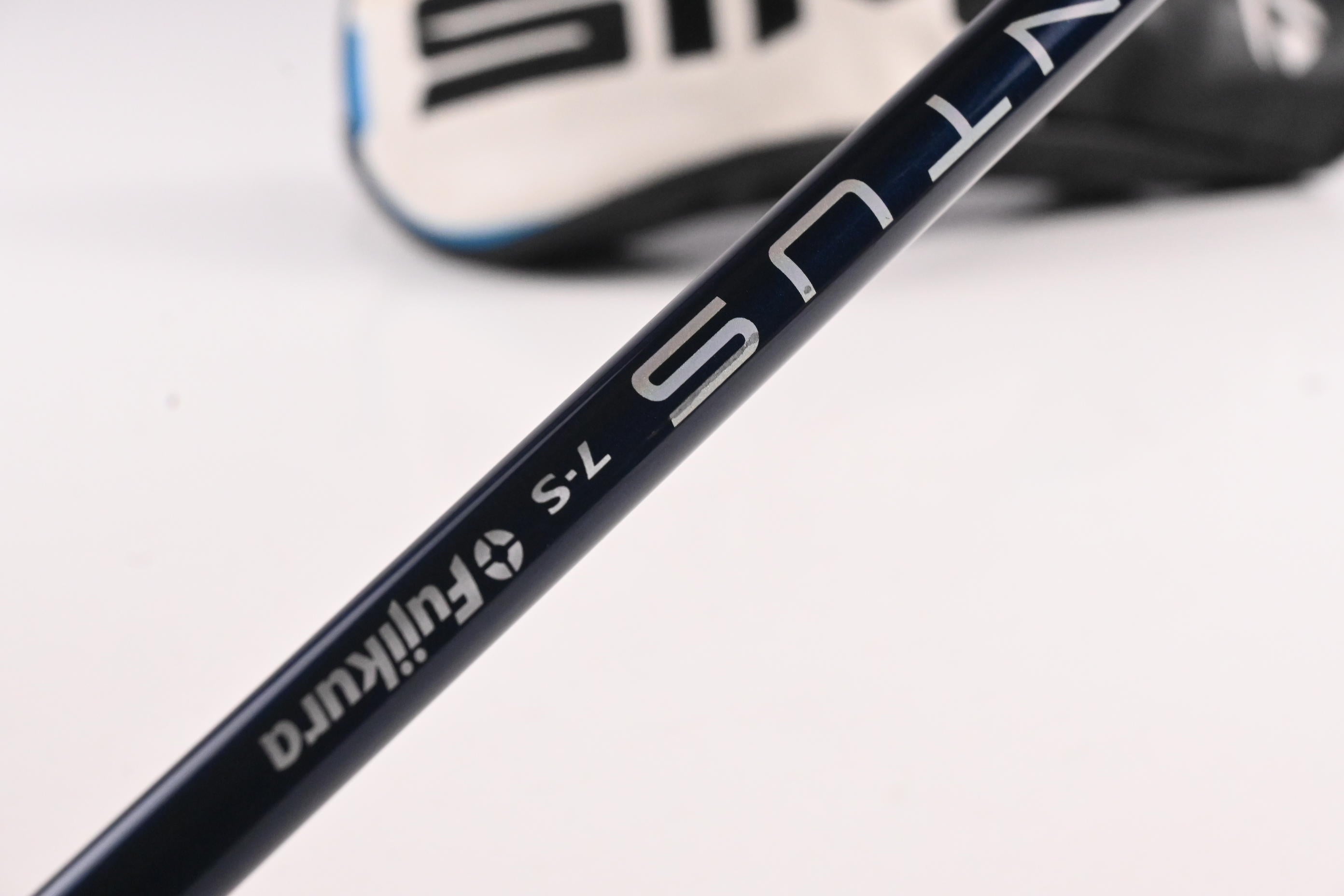 Taylormade SIM2 Max #4 Hybrid / 22 Degree / Stiff Flex Fujikura Ventus Blue 7