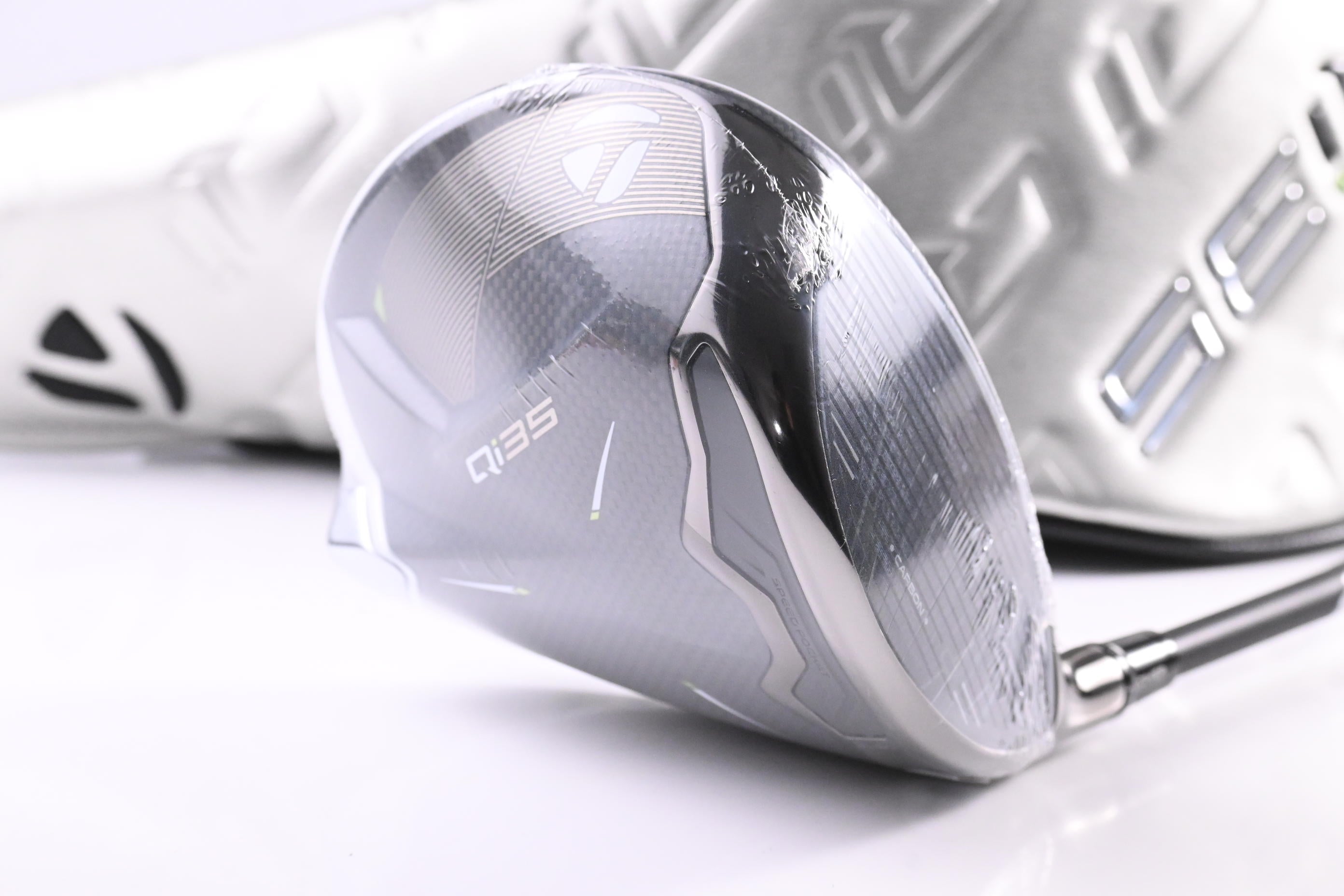 Taylormade Qi35 Max Lite Driver / 10.5 Degree / Regular Flex Vanquish 4 Shaft