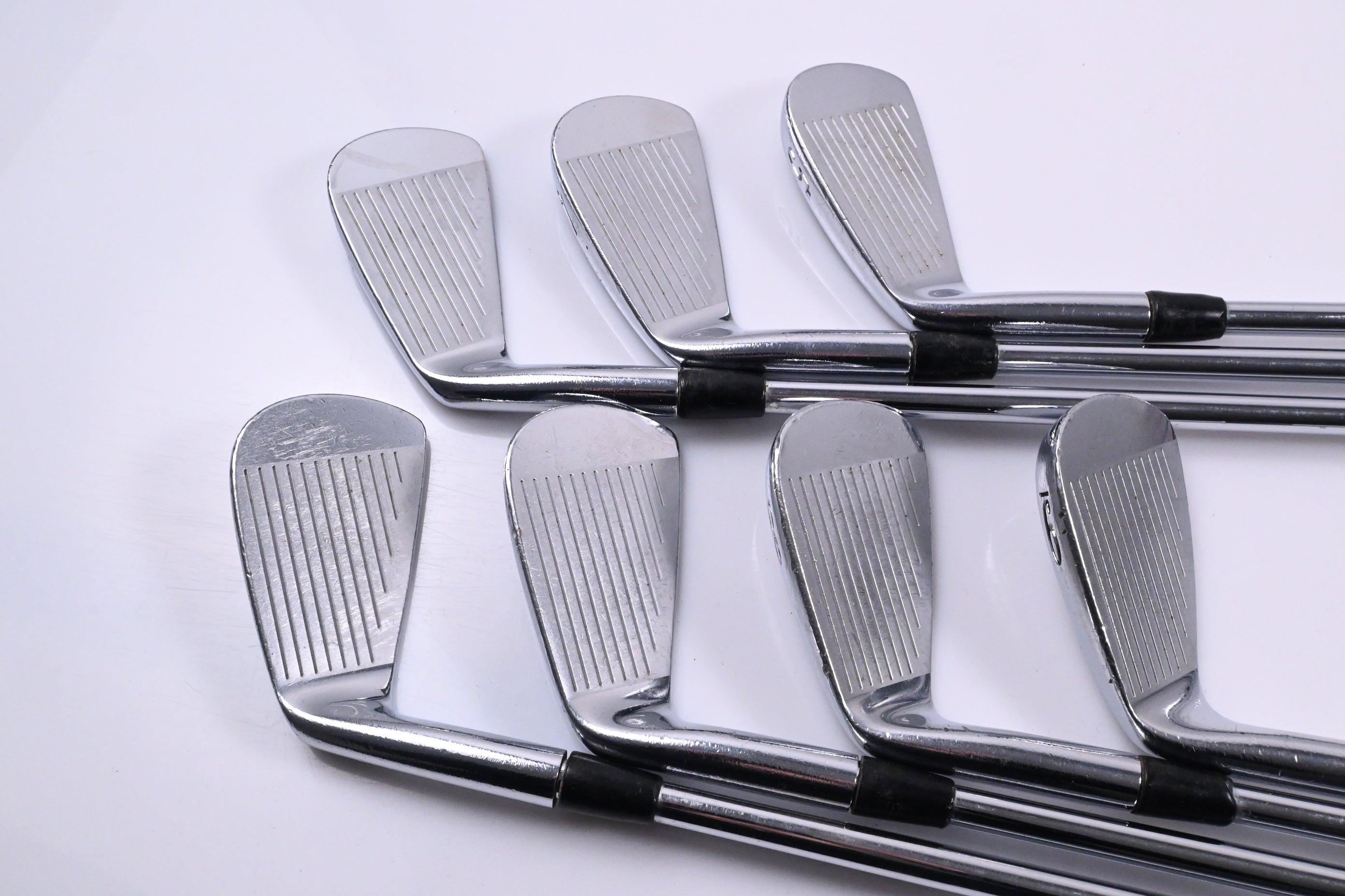 Titleist 690.MB Irons / 3-9i / Stiff Flex Dynamic Gold S300 Shafts