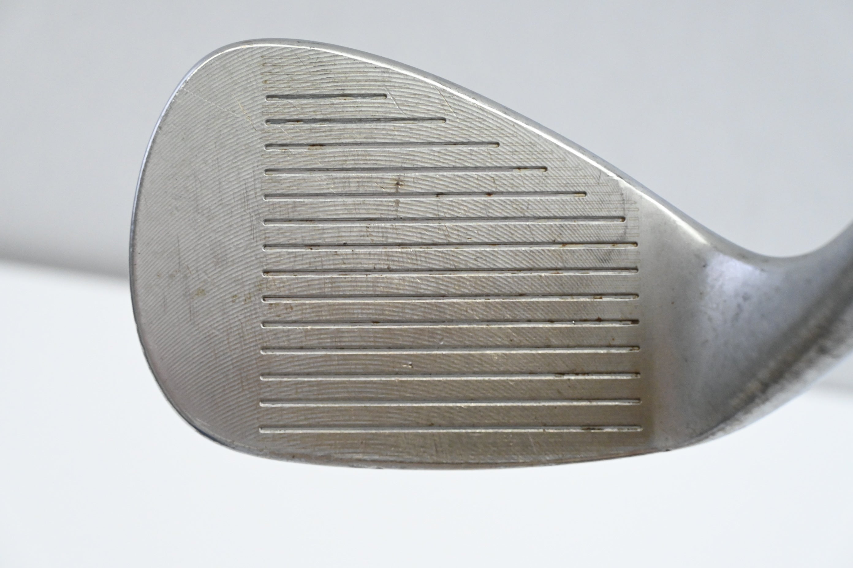 Cleveland 588 Precision Forged Gap Wedge / 52 Degree / Wedge Flex Dynamic Gold