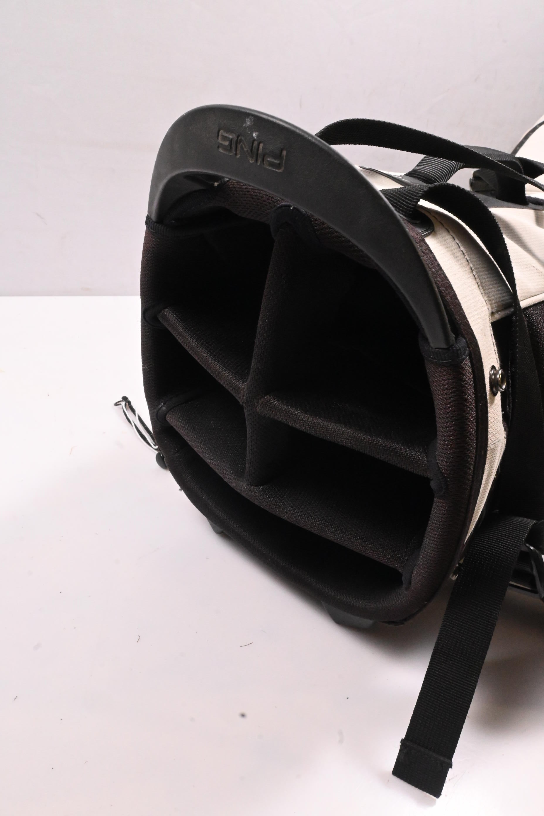 Ping Hoofer Stand Bag / 5-Way Divider / Black, White