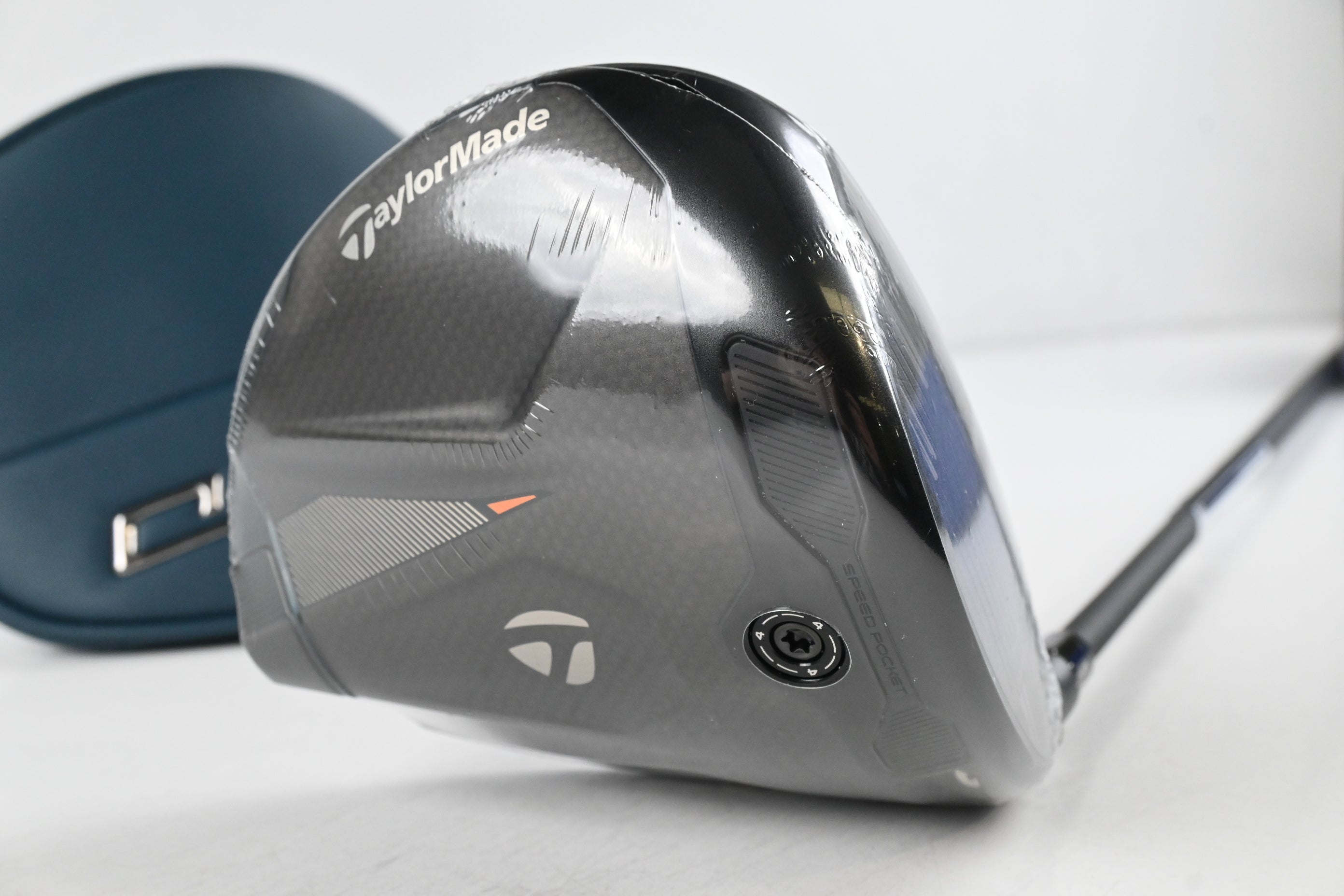 Taylormade Qi4D Max Driver / 10.5 Degree / Regular Flex Reax Blue 50 Shaft
