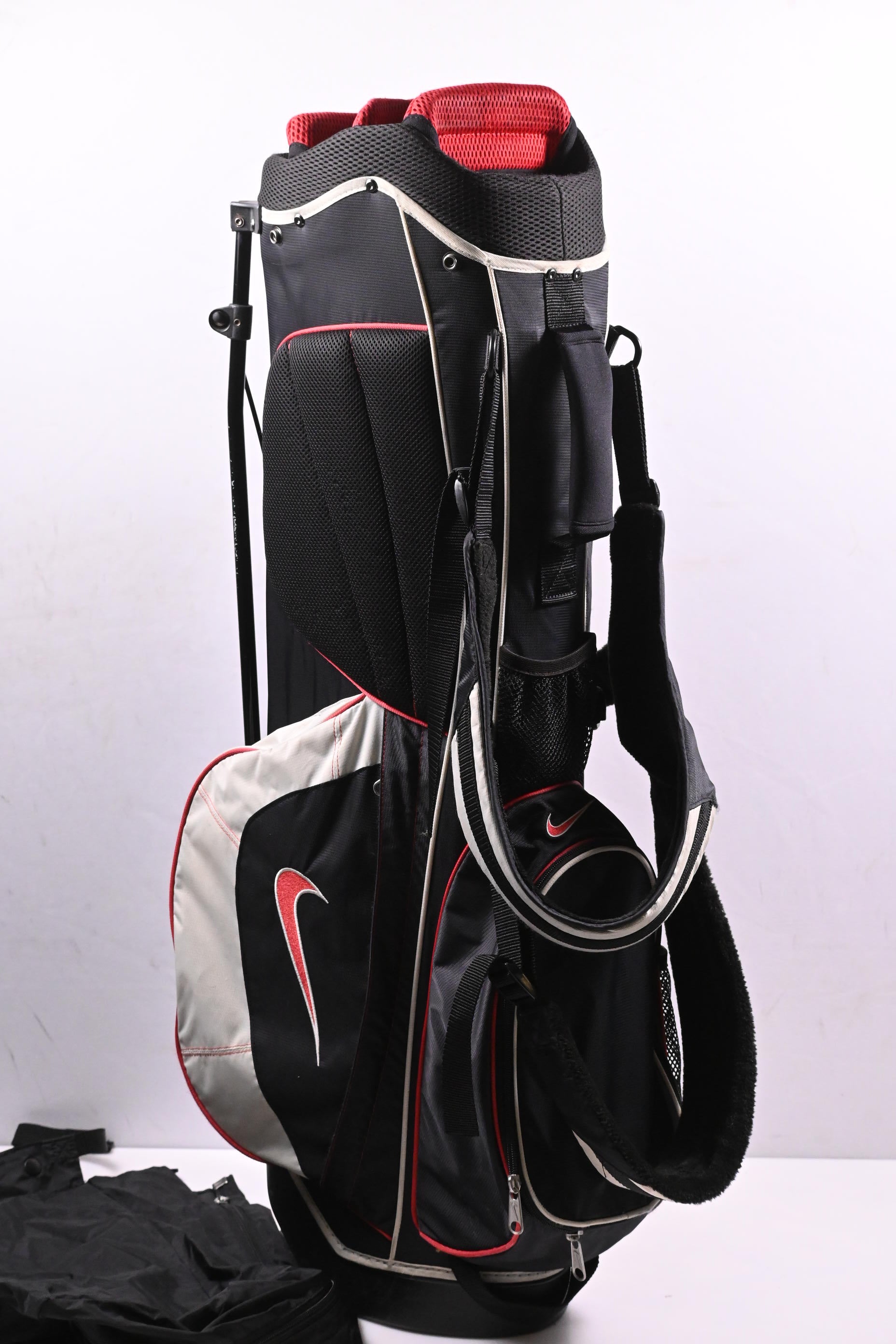Nike Stand Bag / 6-Way Divider / Black, White