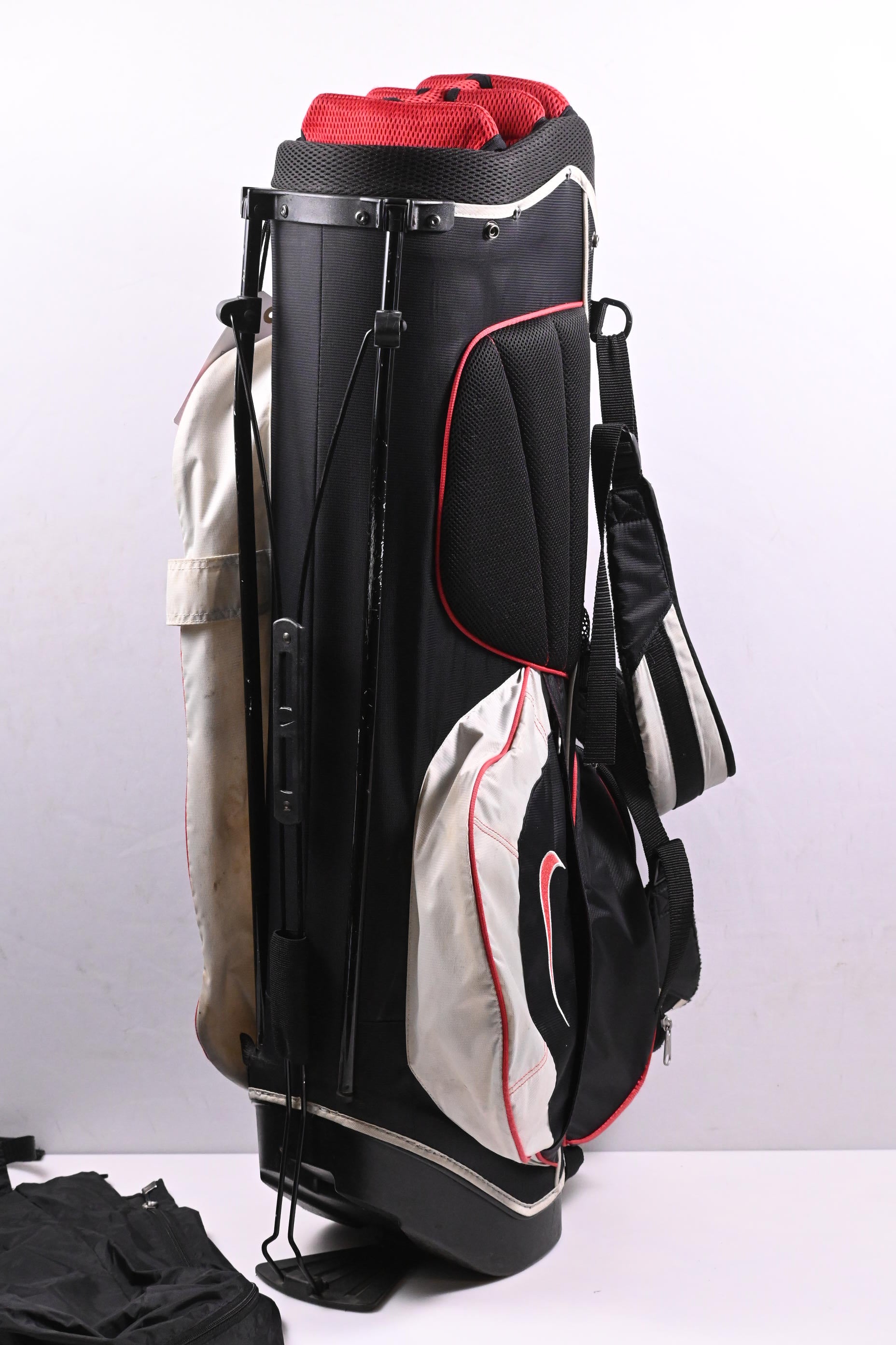 Nike Stand Bag / 6-Way Divider / Black, White