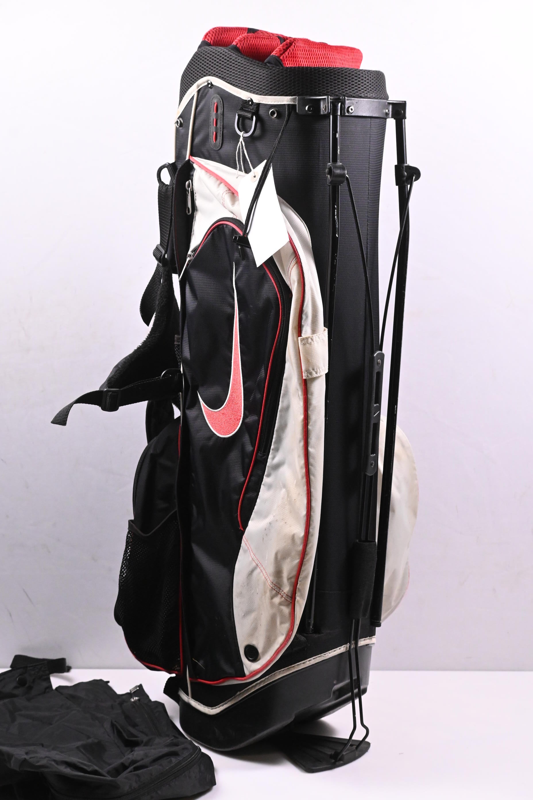 Nike Stand Bag / 6-Way Divider / Black, White