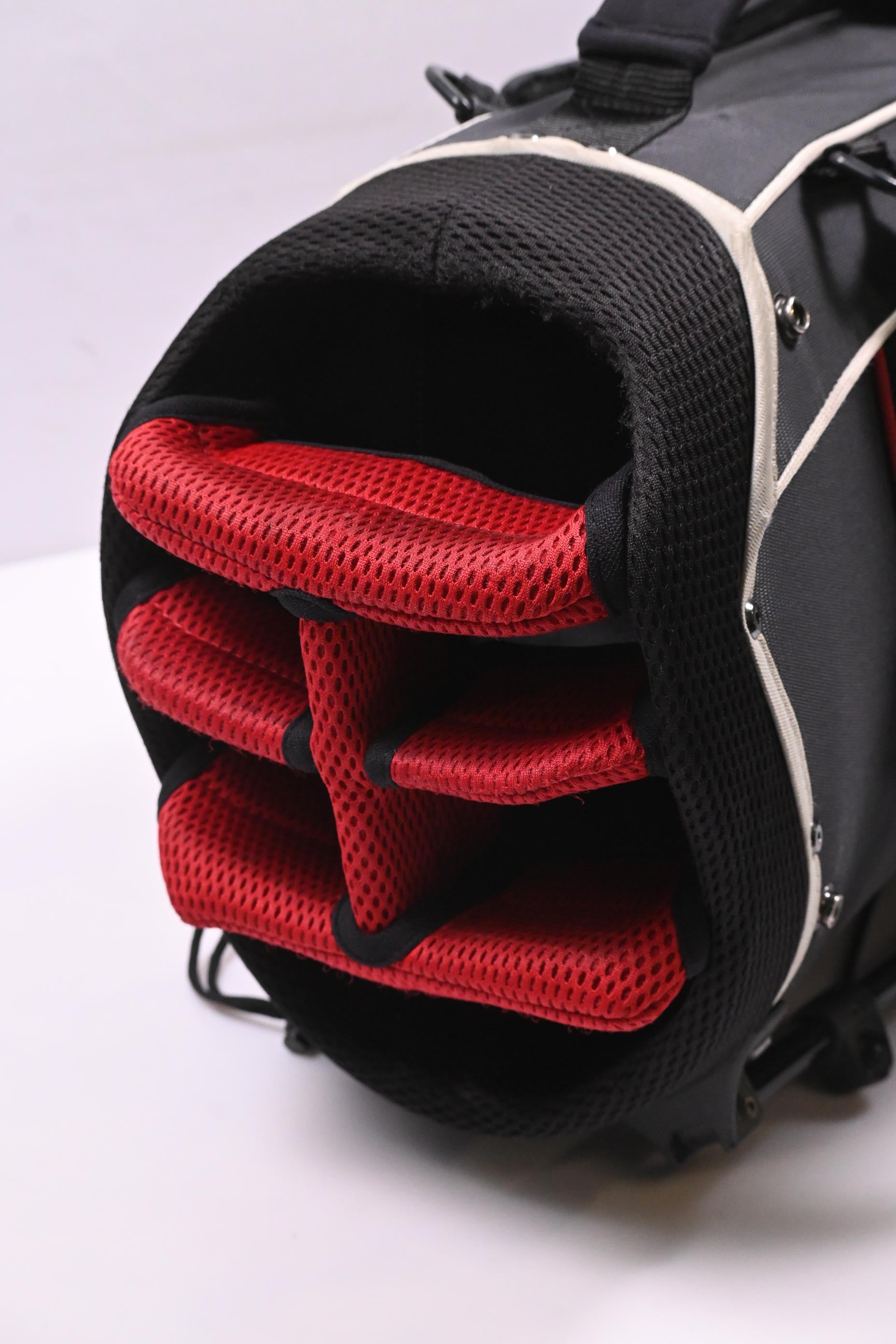 Nike Stand Bag / 6-Way Divider / Black, White