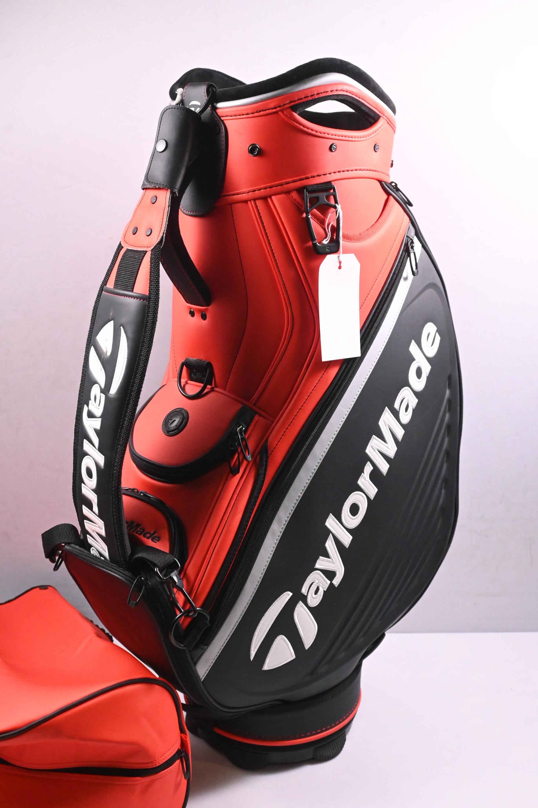Taylormade 2019 Tour Staff Bag / 6-Way Divider / Black & Red