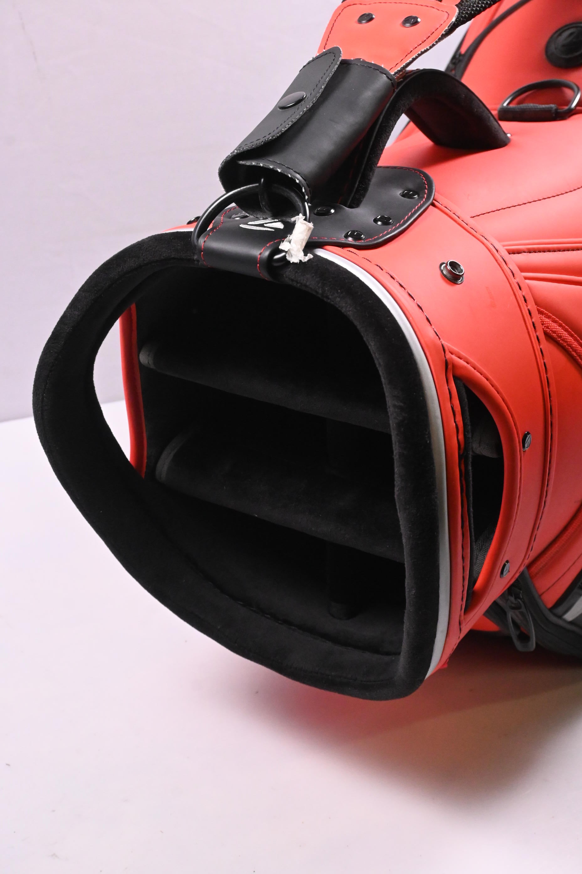 Taylormade 2019 Tour Staff Bag / 6-Way Divider / Black & Red