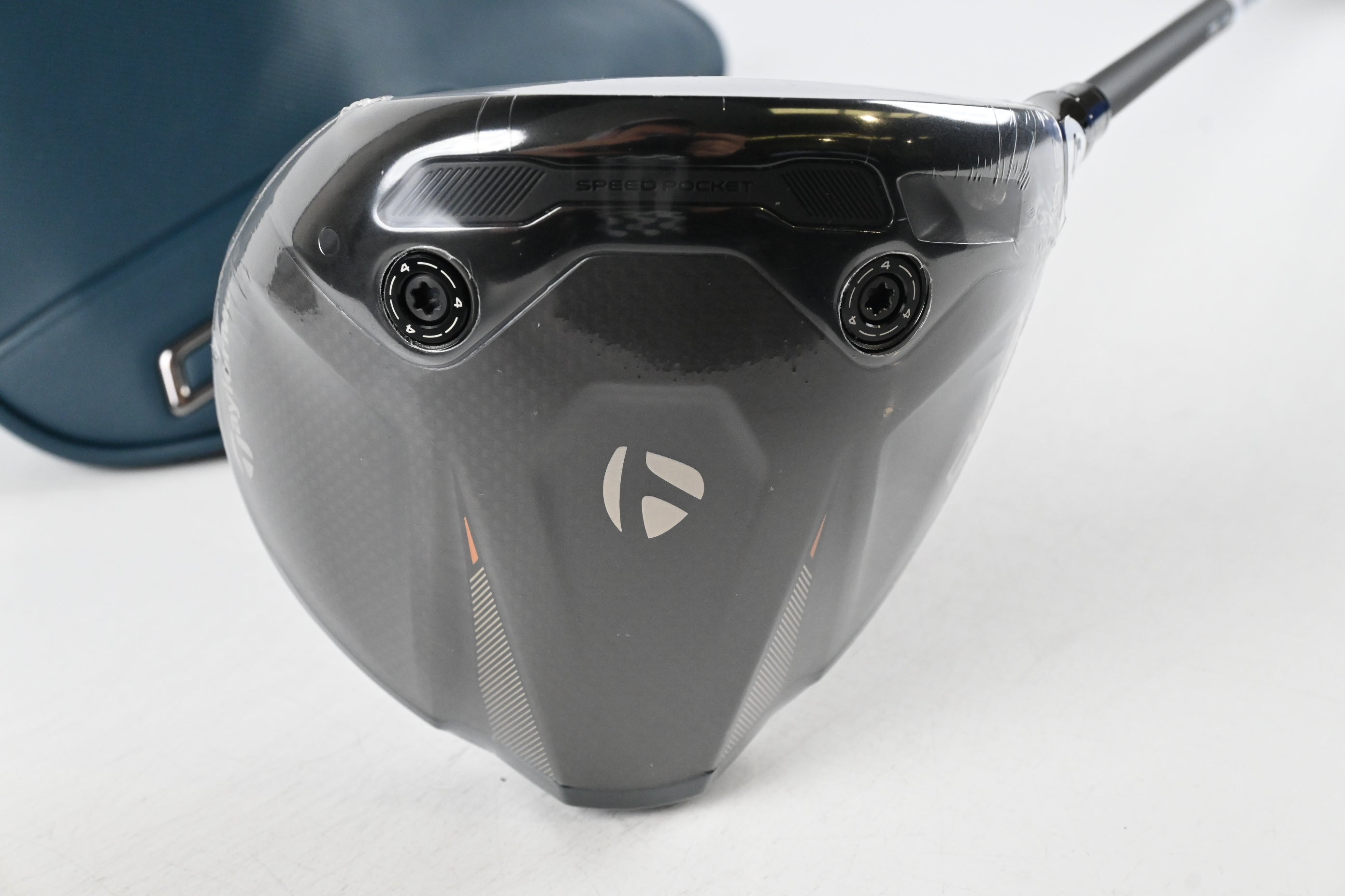 Taylormade Qi4D Driver / 10.5 Degree / Regular Flex Reax Blue 50 Shaft