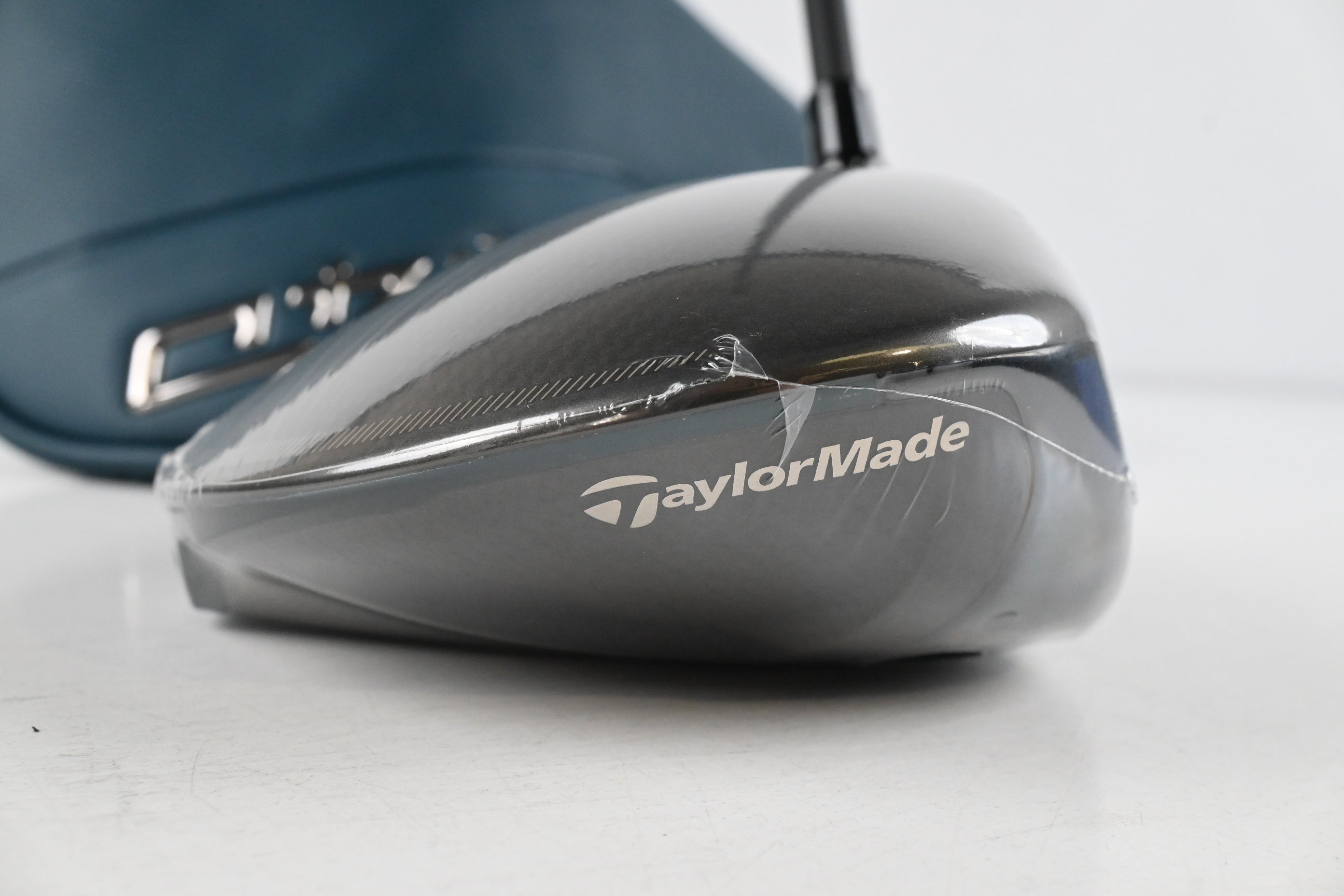 Taylormade Qi4D Driver / 10.5 Degree / Regular Flex Reax Blue 50 Shaft