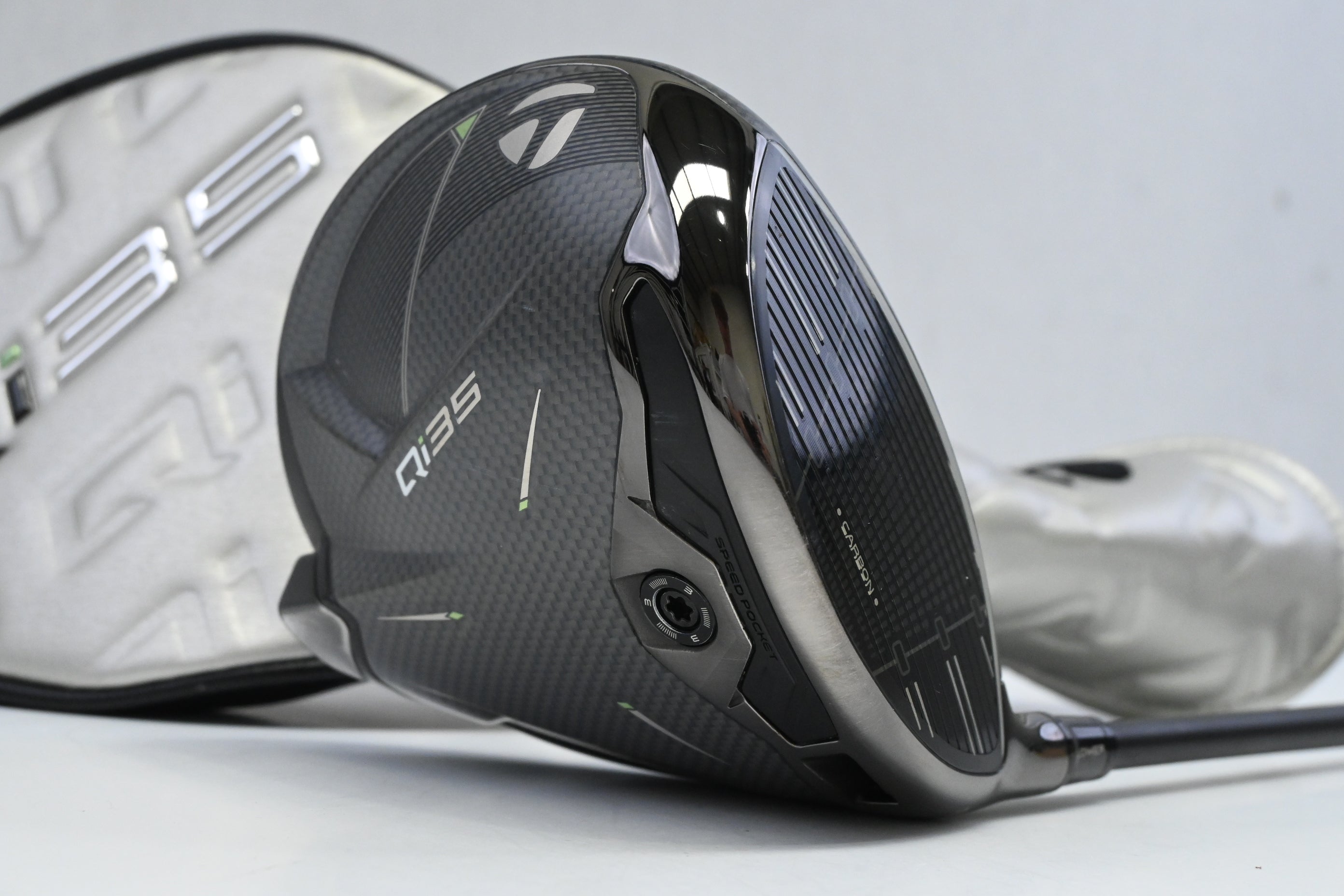 Taylormade Qi35 Driver / 10.5 Degree / Stiff Flex Kai'li Dark Waves White 60