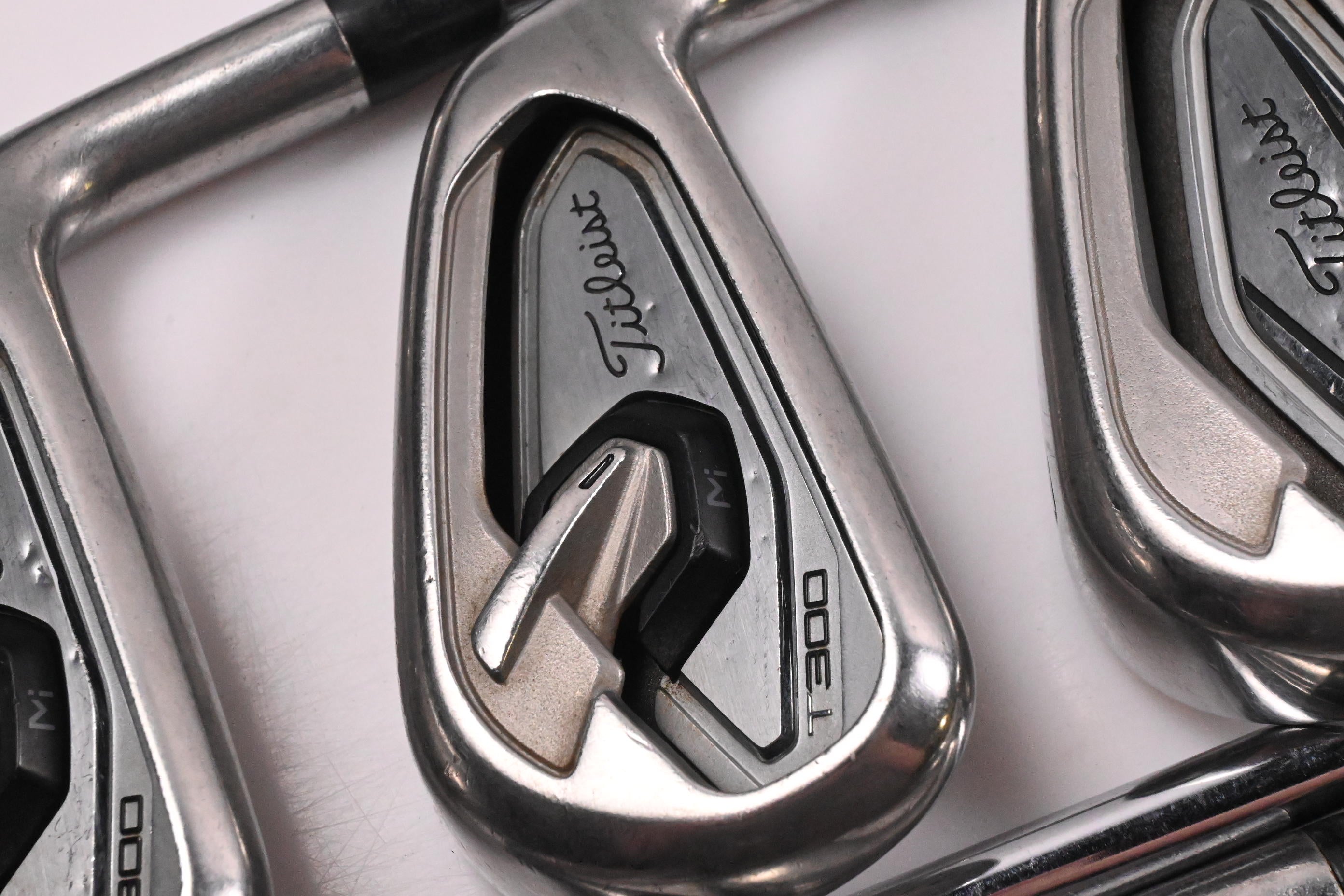 Titleist T300 2019 Irons / 6-PW+GW / Regular Flex True Temper AMT Red R300