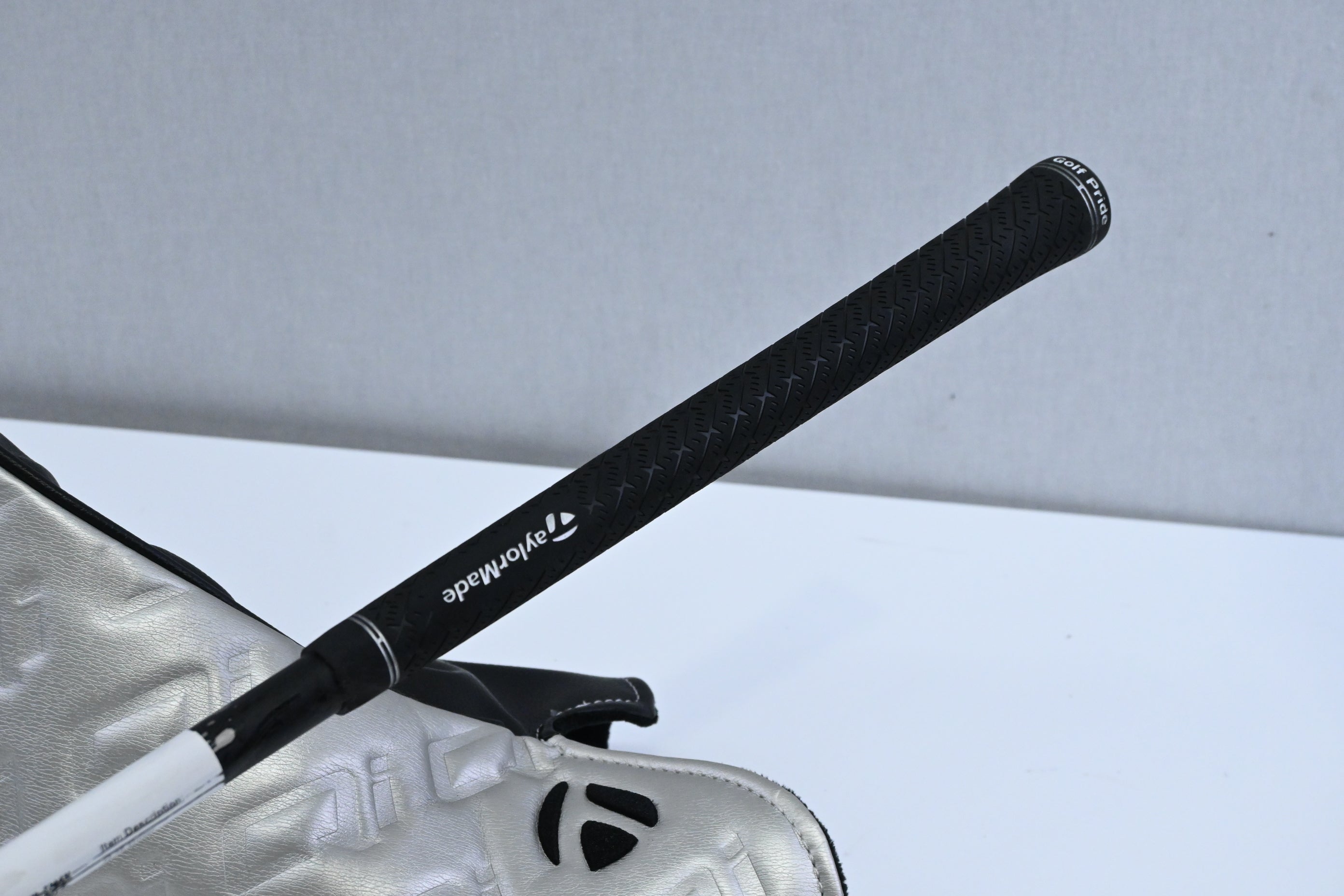 Taylormade Qi35 Driver / 10.5 Degree / Stiff Flex Kai'li Dark Waves White 60