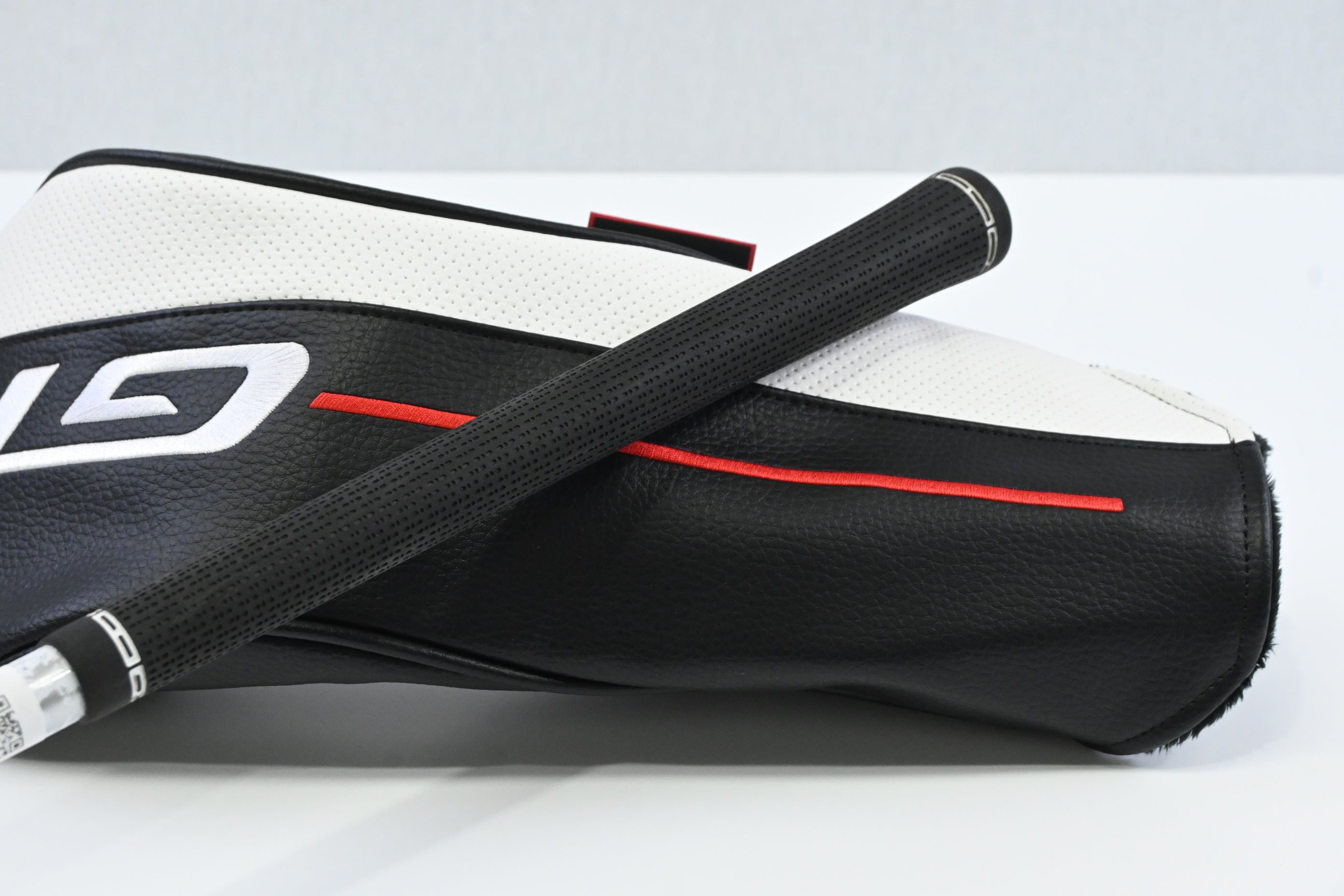 Titleist GT2 Driver / 11 Degree / Regular Flex Denali Red 50 Shaft