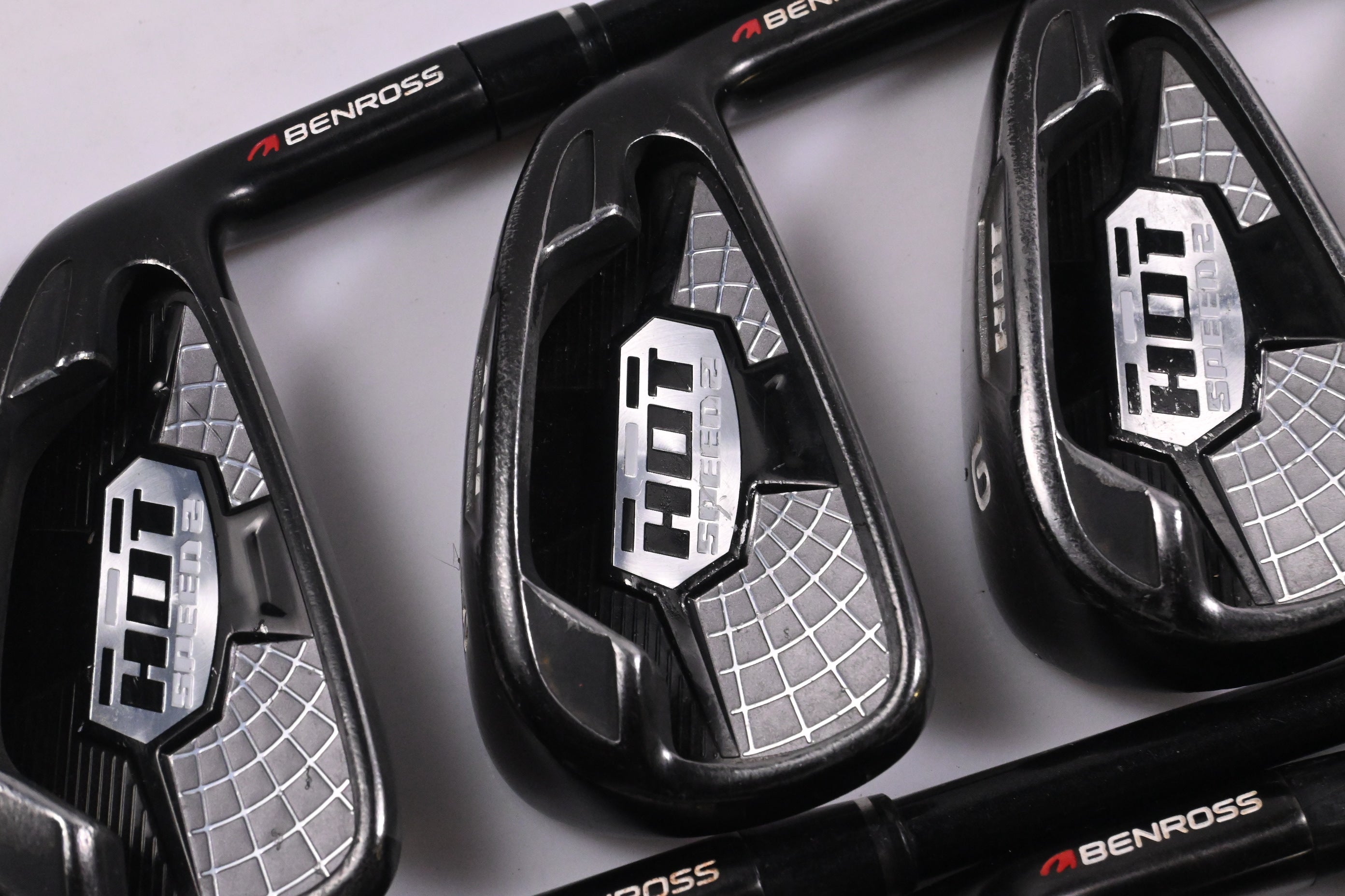 Benross Hot Speed 2 Irons / 4-PW+SW / Regular Flex Aldila Voodoo Shafts