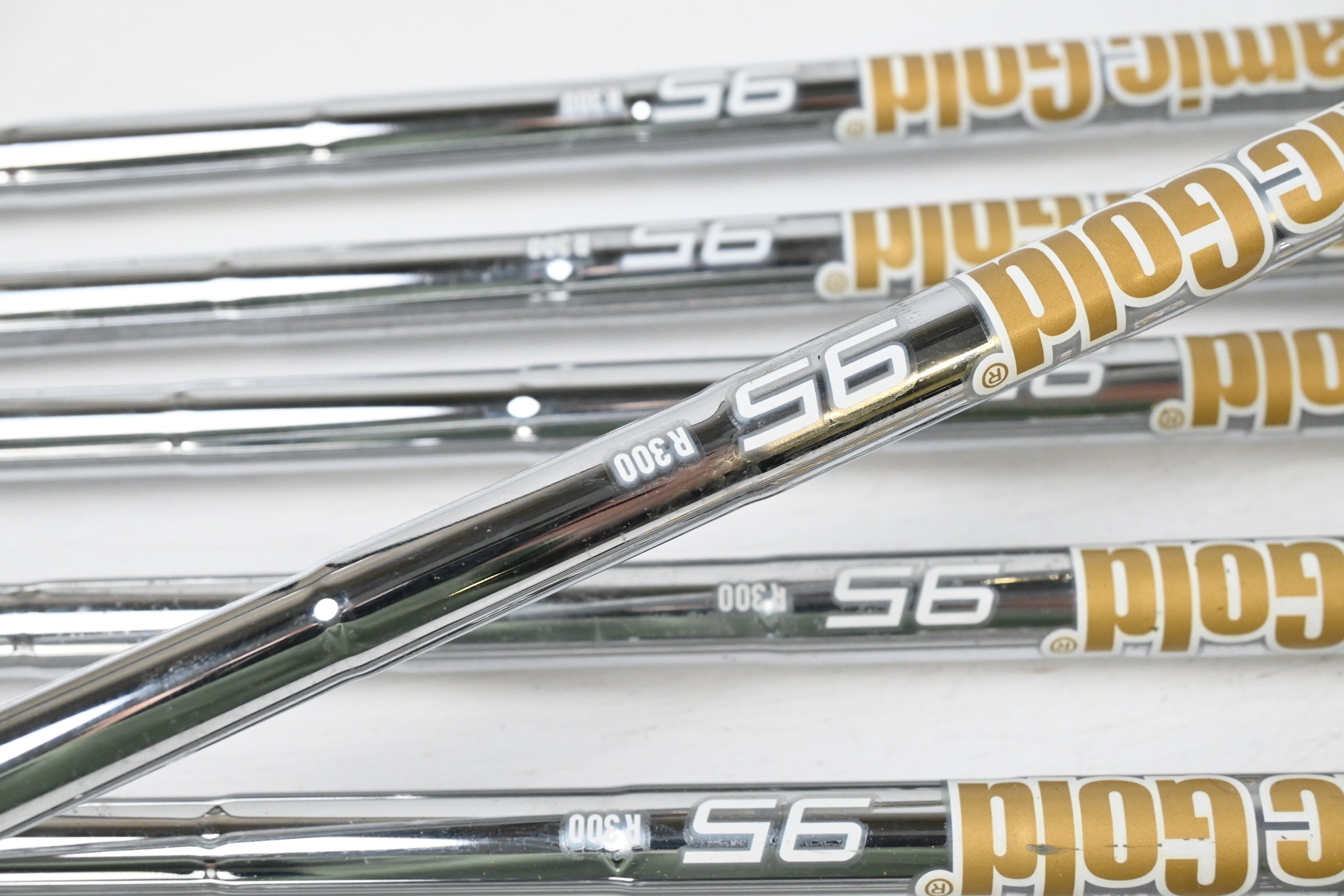 Taylormade Stealth Irons / 5-PW+SW / Regular Flex Dynamic Gold R300 Shafts