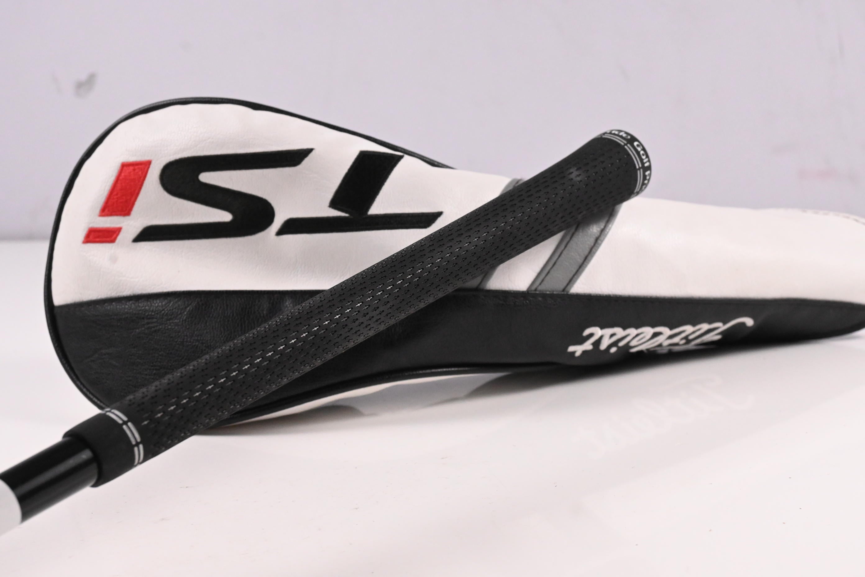 Titleist TSi2 Driver / 10 Degree / Regular Flex Fujikura Vista Pro 55 Shaft