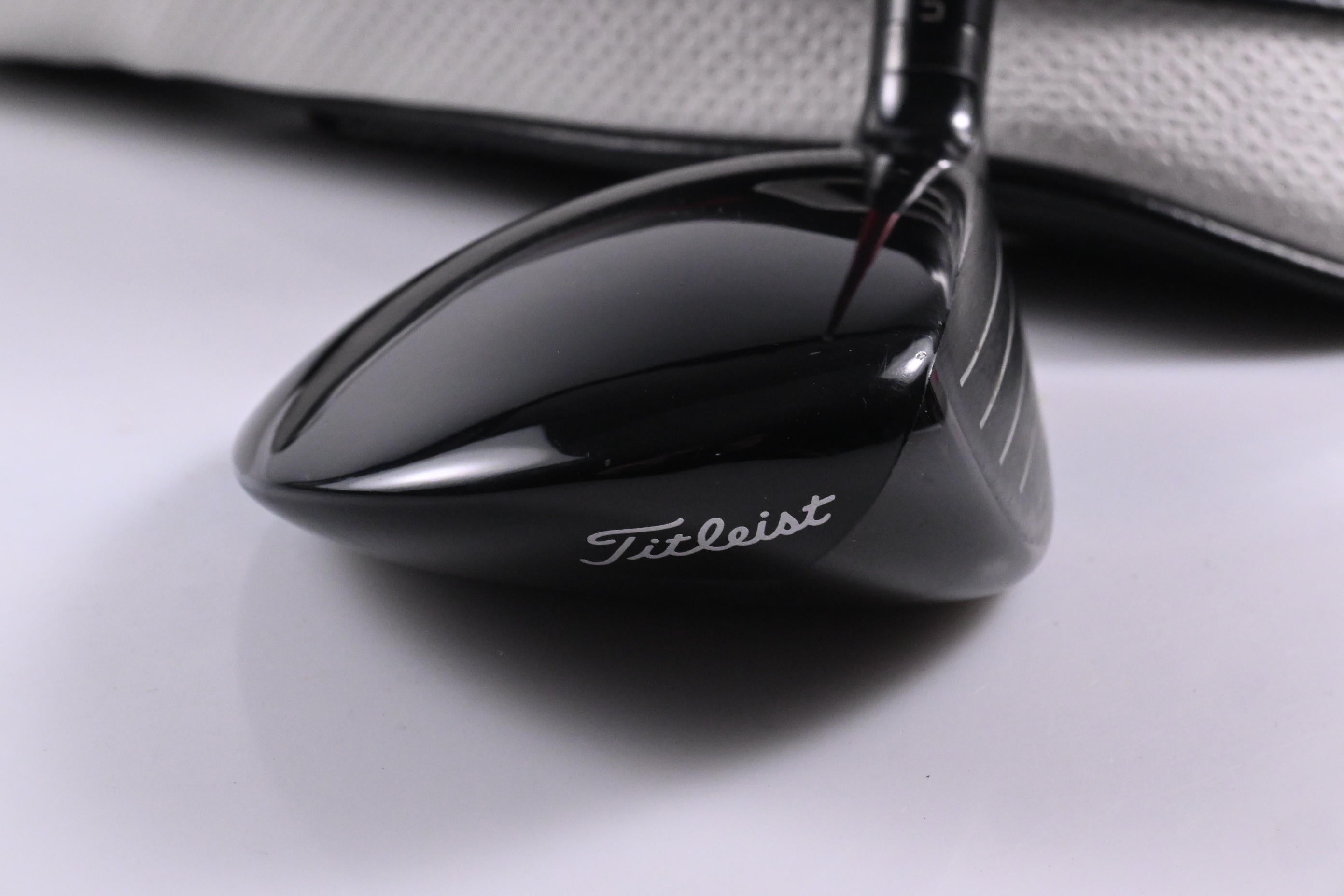 Titleist GT2 #5 Wood / 18 Degree / Regular Flex Project X Denali Red 60 Shaft