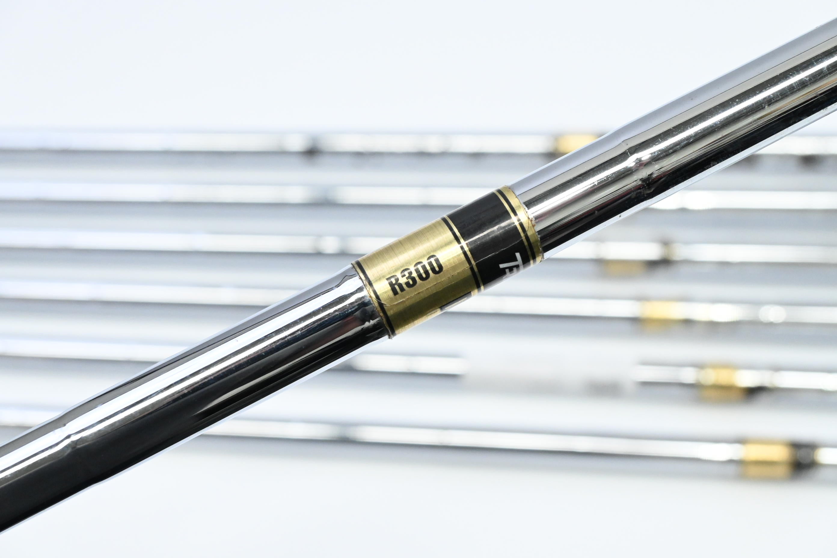 Titleist 735.CM Irons / 4-PW / Regular Flex Dynamic Gold R300 Shafts
