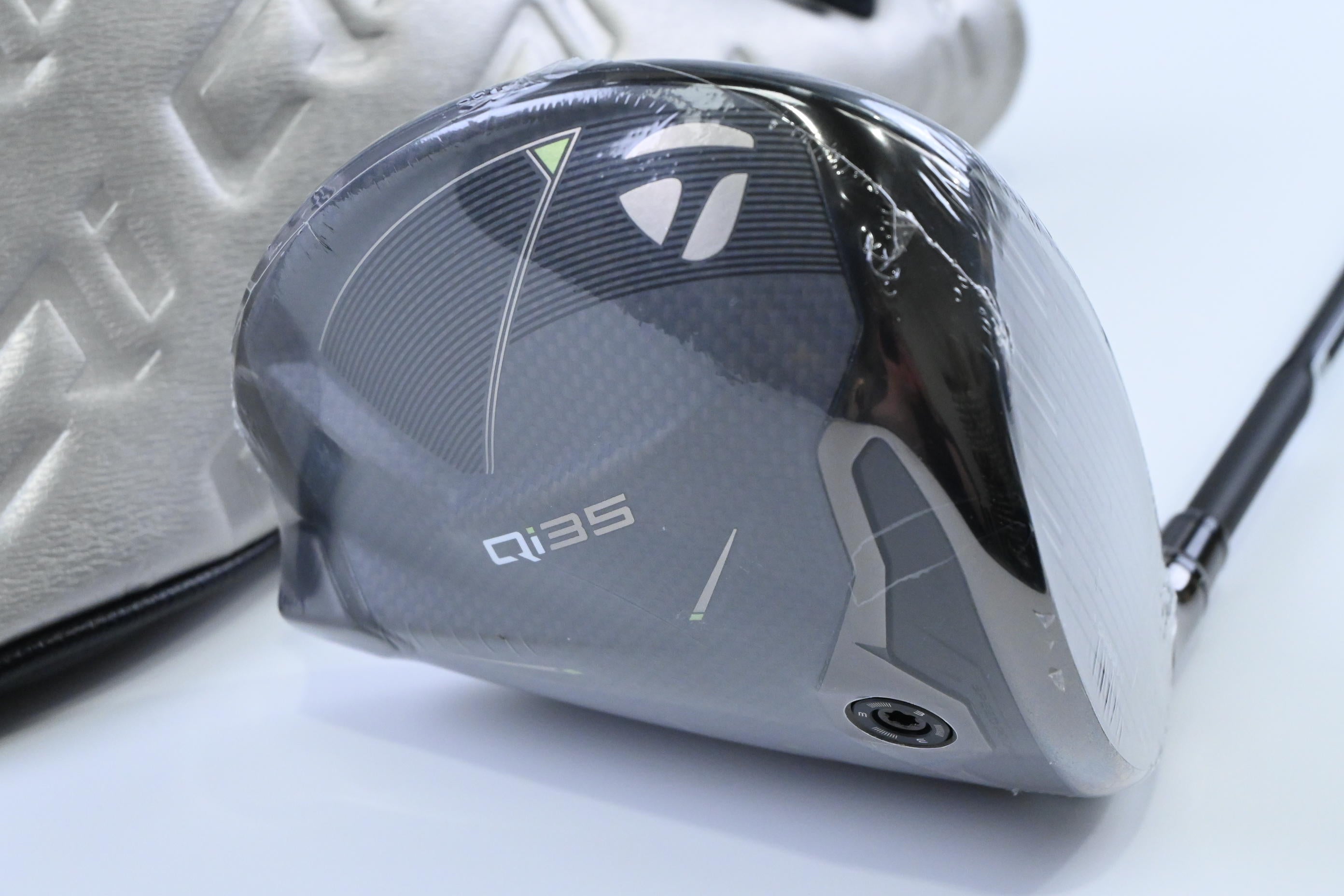 Taylormade Qi35 Driver / 10.5 Degree / Senior Flex Vanquish 4 Shaft