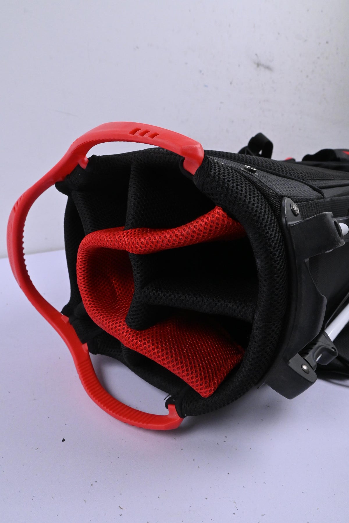 Taylormade Stand Bag / 8-Way Divider / Black & Red