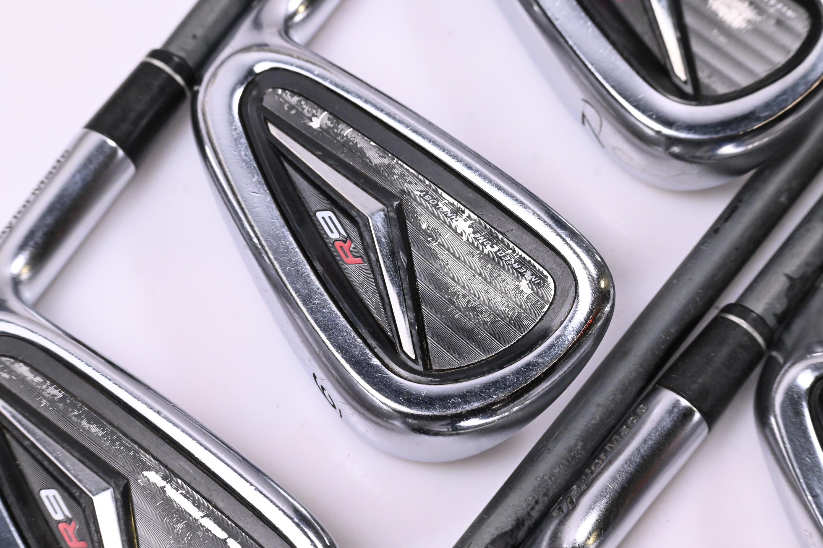 Taylormade R9 Irons / 5-PW+SW / Regular Flex Motore 65 Shafts