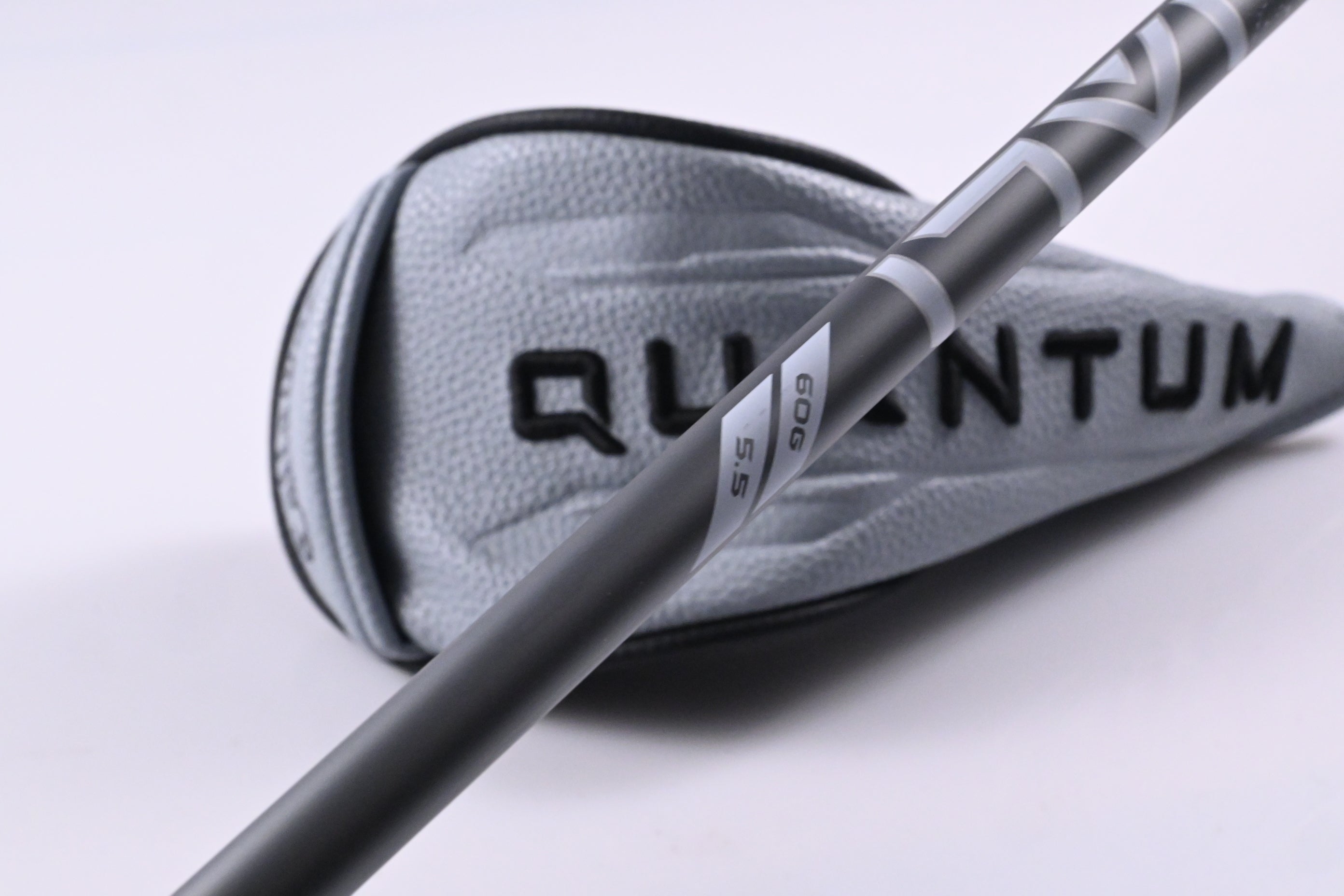Callaway Quantum Max OS #4 Hybrid / 20 Degree / Regular Flex Denali Frost Silver