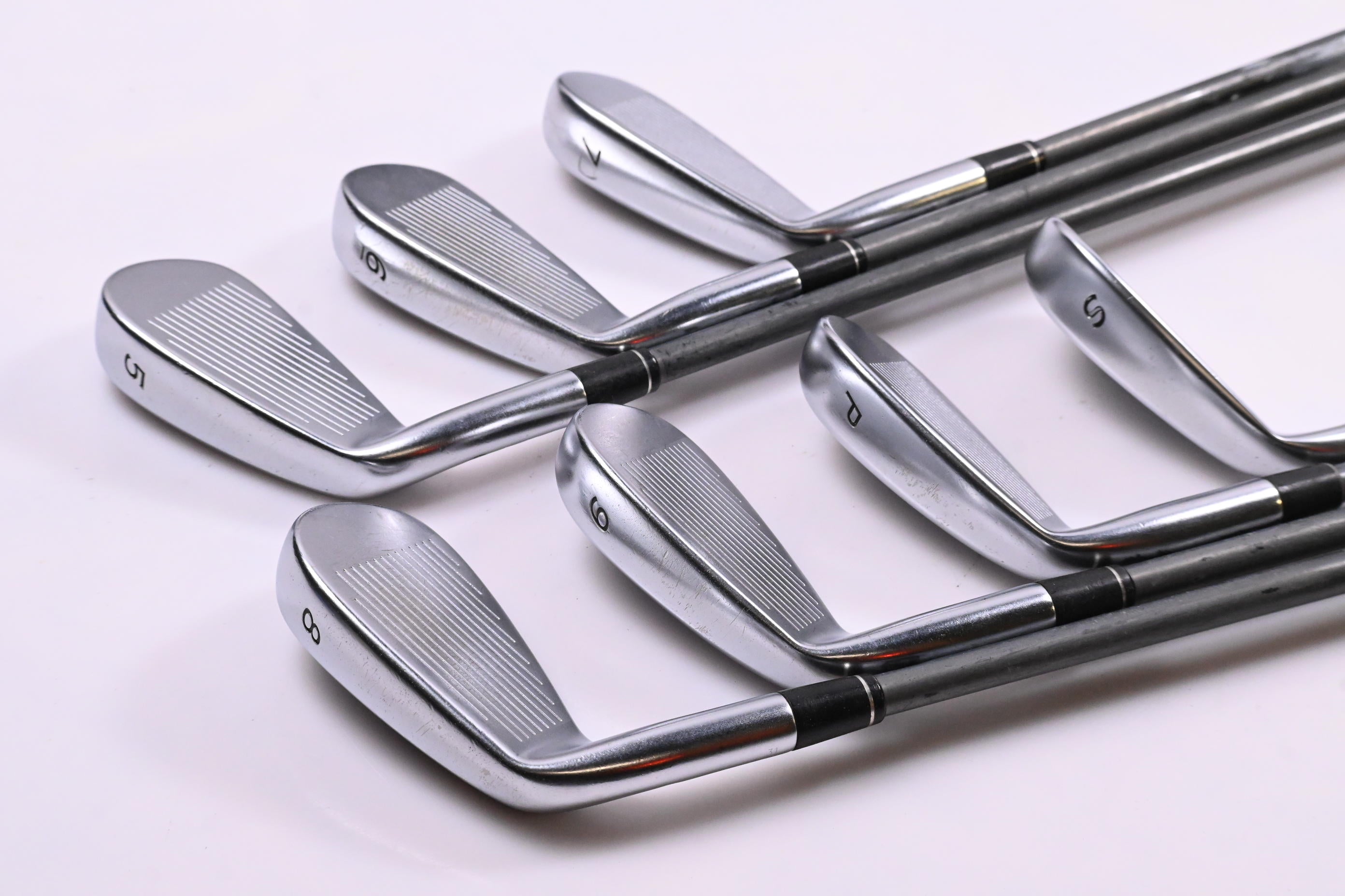 Taylormade R9 Irons / 5-PW+SW / Regular Flex Motore 65 Shafts