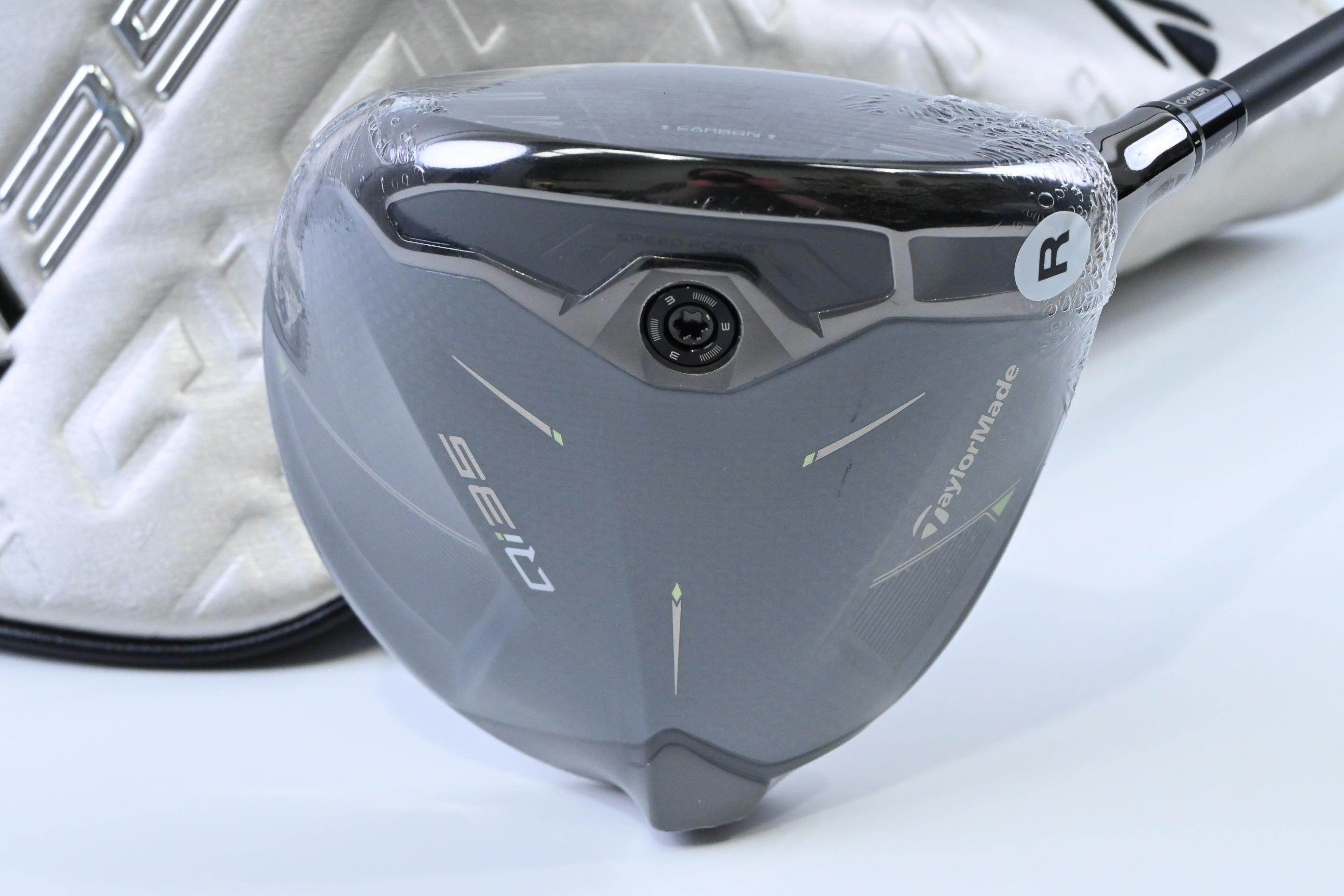 Taylormade Qi35 Driver / 10.5 Degree / Regular Flex Fujikura Ventus Blue 5 Shaft
