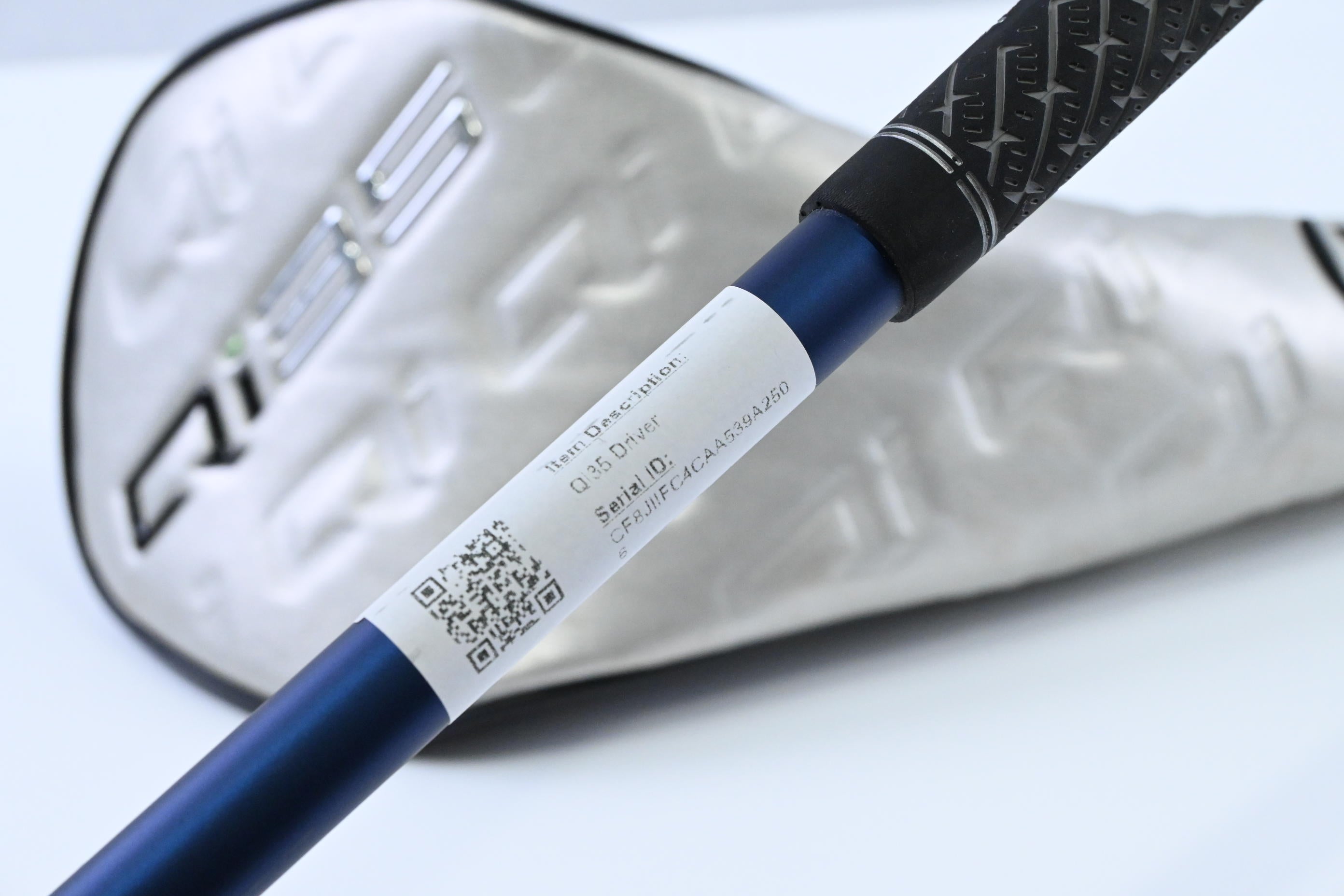 Taylormade Qi35 Driver / 10.5 Degree / Regular Flex Fujikura Ventus Blue 5 Shaft
