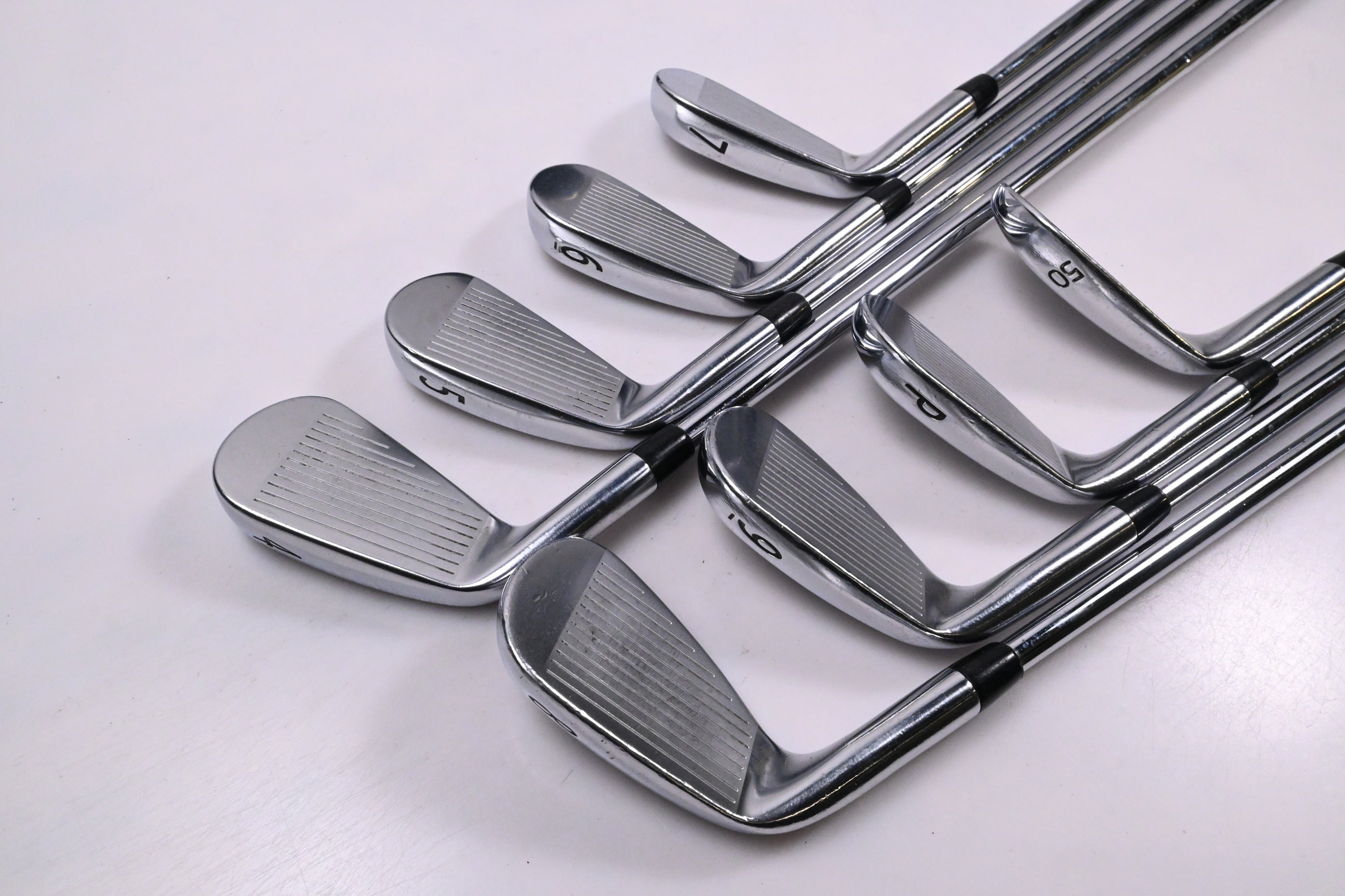 Titleist 718 AP2 Irons / 4-PW+50° / Regular Flex AMT Tour White R300 Shafts