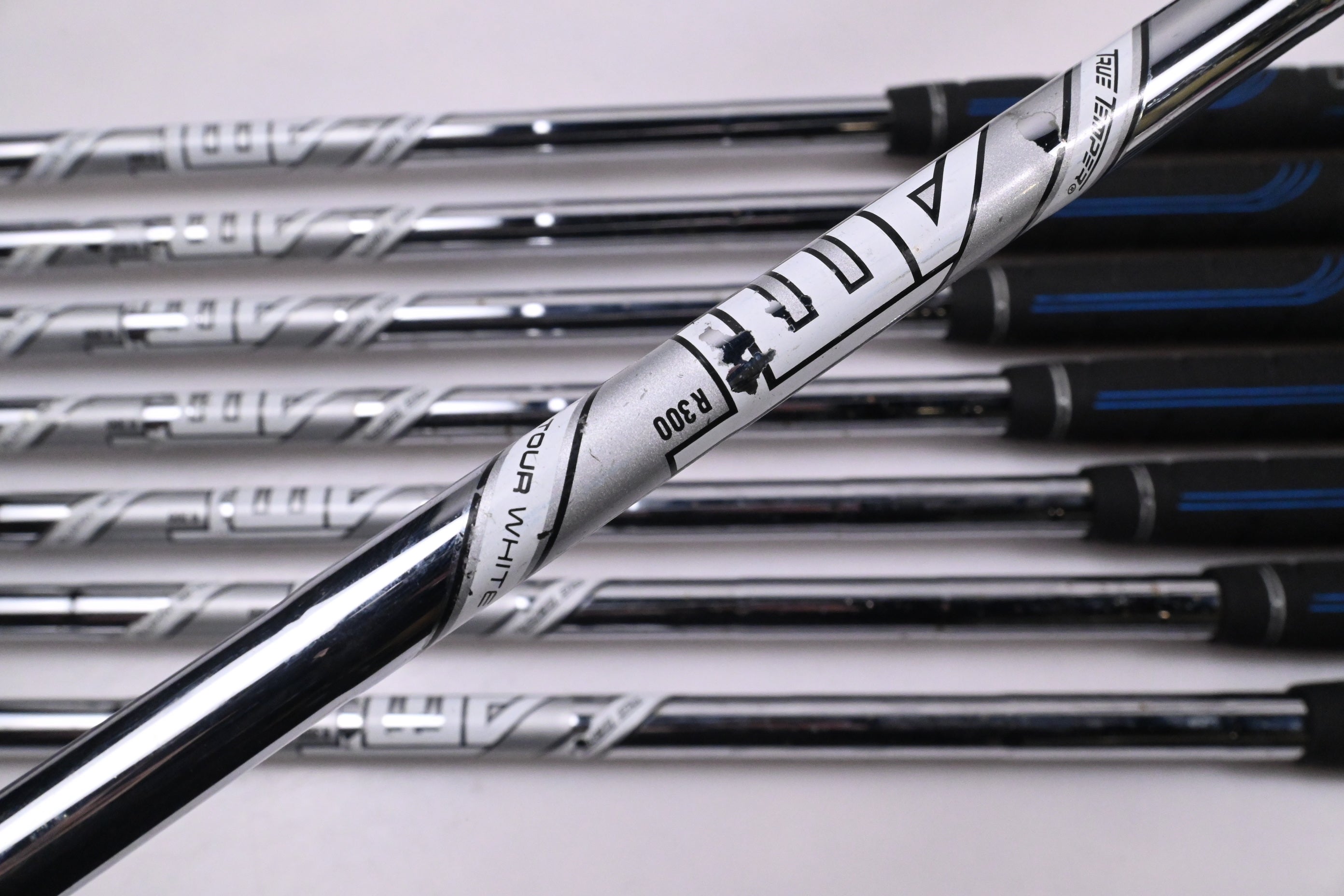 Titleist 718 AP2 Irons / 4-PW+50° / Regular Flex AMT Tour White R300 Shafts
