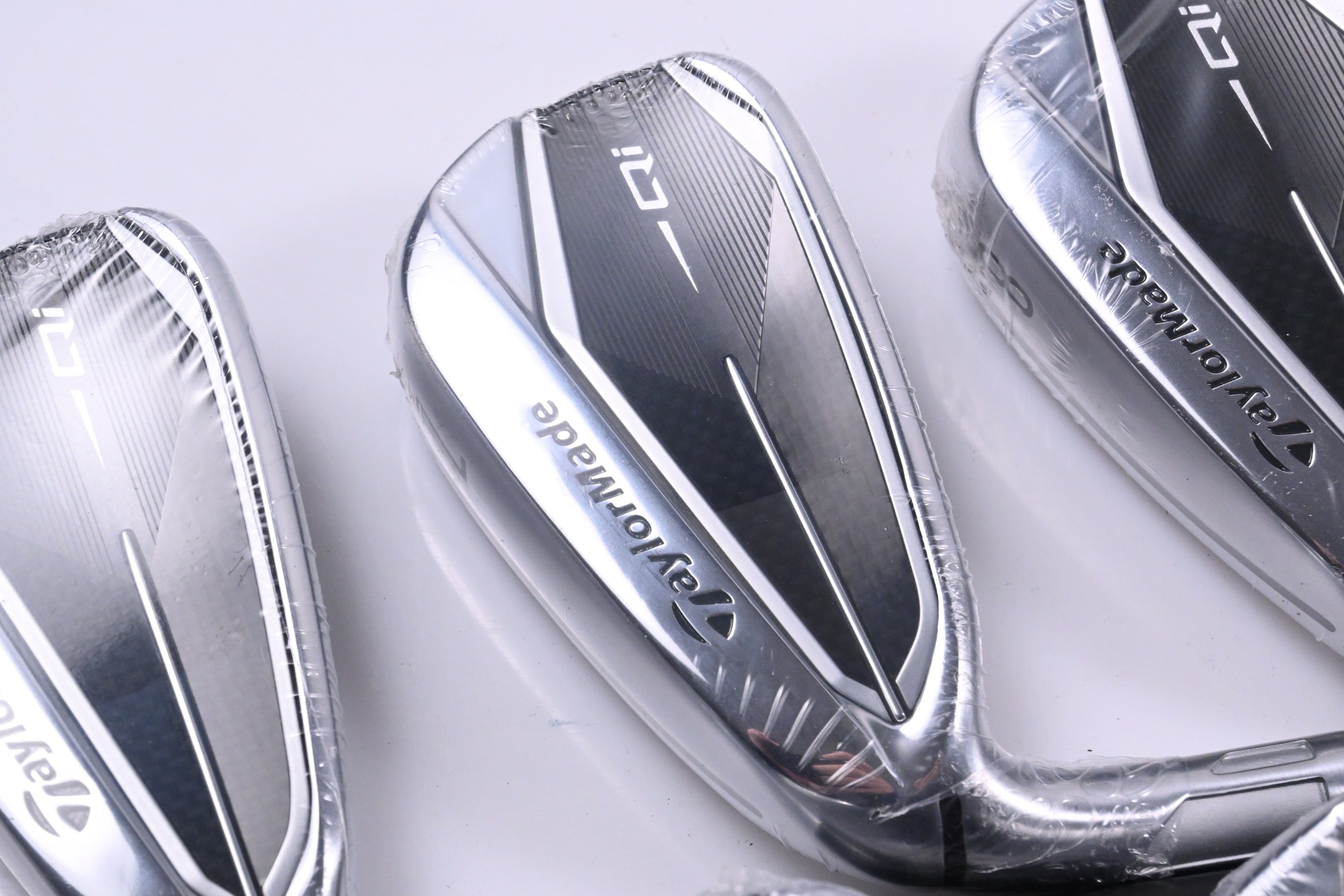 Left Hand Taylormade Qi Max HL Irons / 6-PW+GW+SW / Regular Flex KBS MAX 45