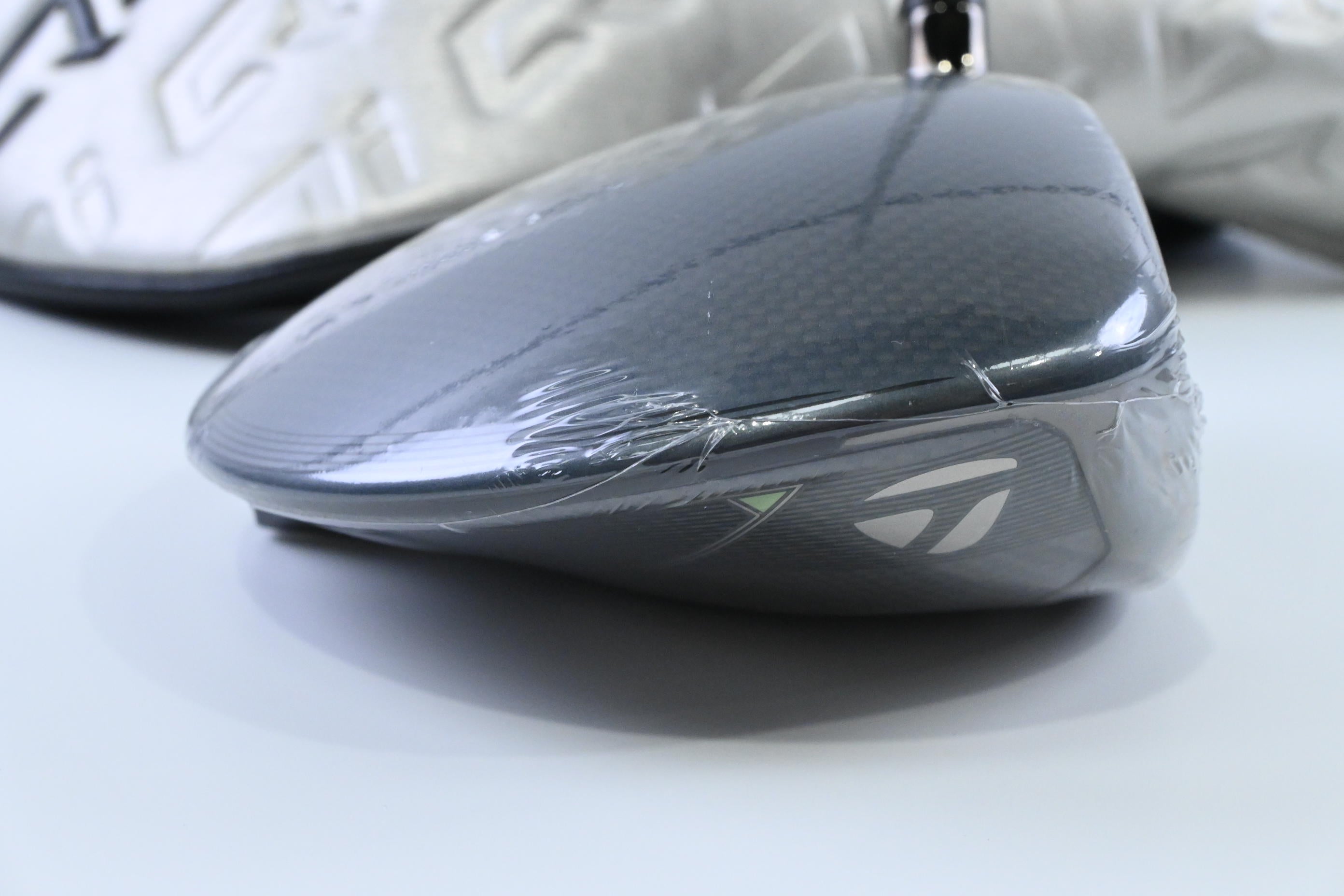 Taylormade Qi35 Driver / 10.5 Degree / Regular Flex Fujikura Air Speeder 50