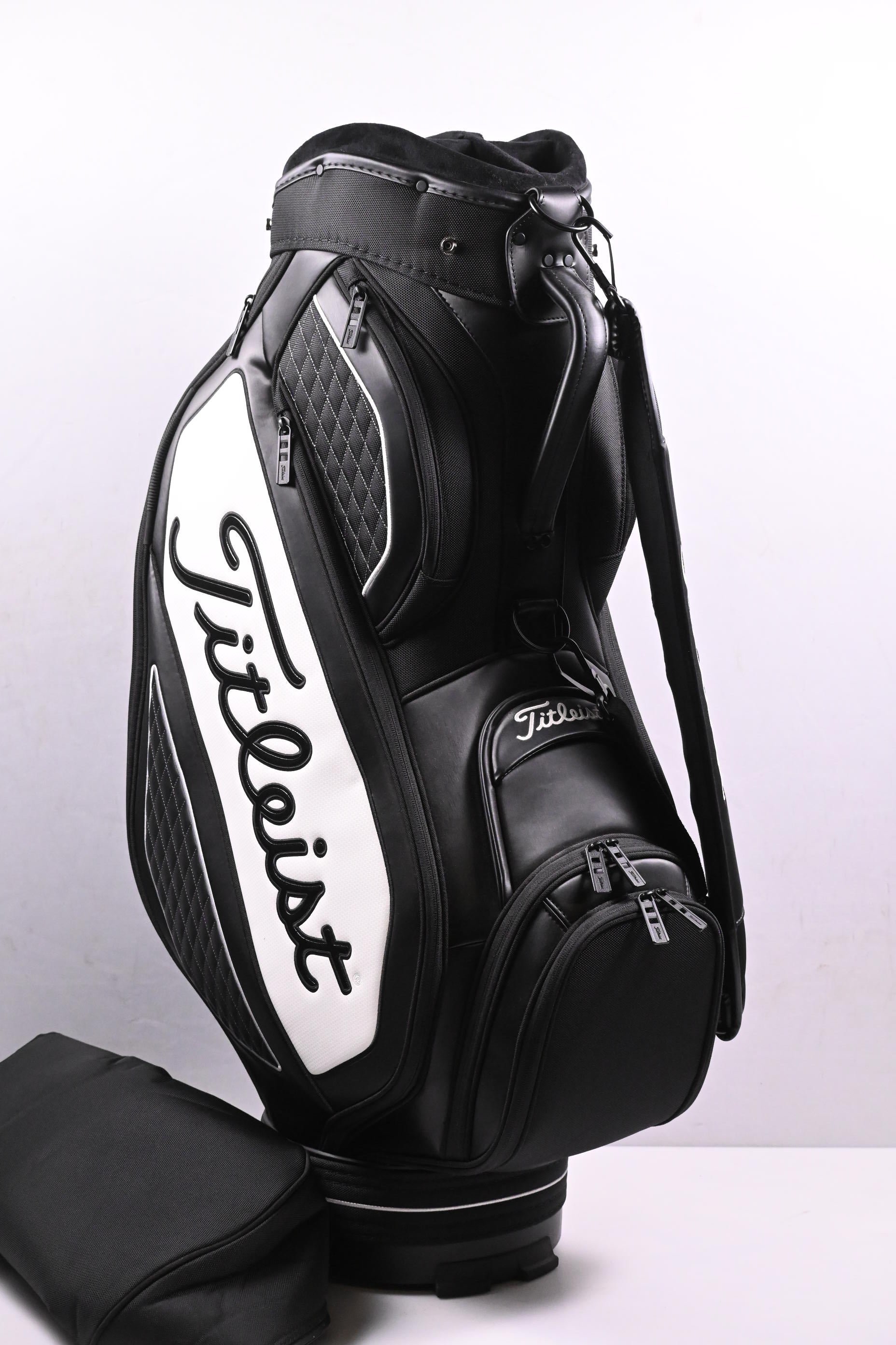 Titleist Midsize Tour Bag / 6-Way Divider / Black, White