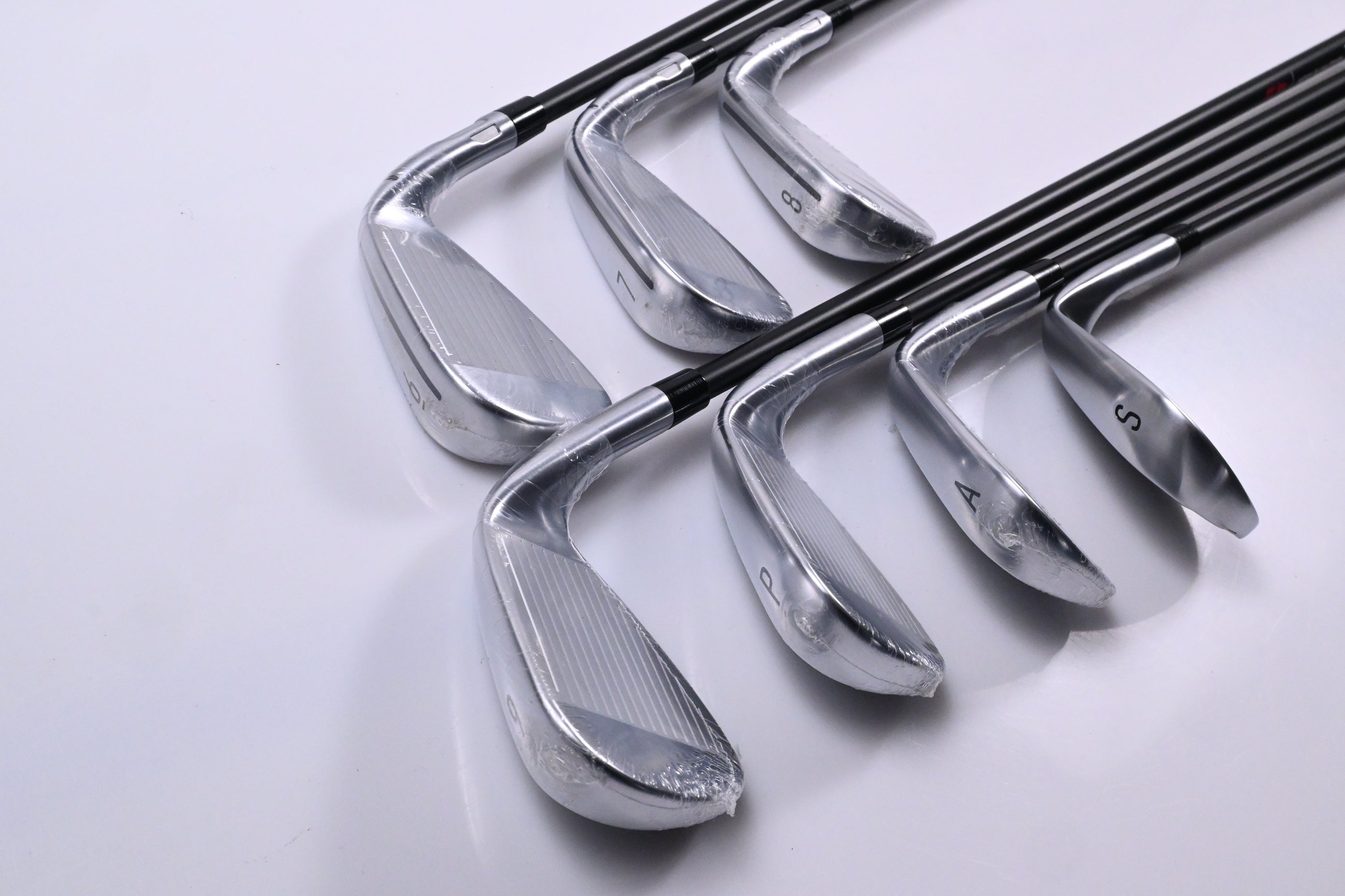 Left Hand Taylormade Qi Max HL Irons / 6-PW+GW+SW / Regular Flex KBS MAX 45
