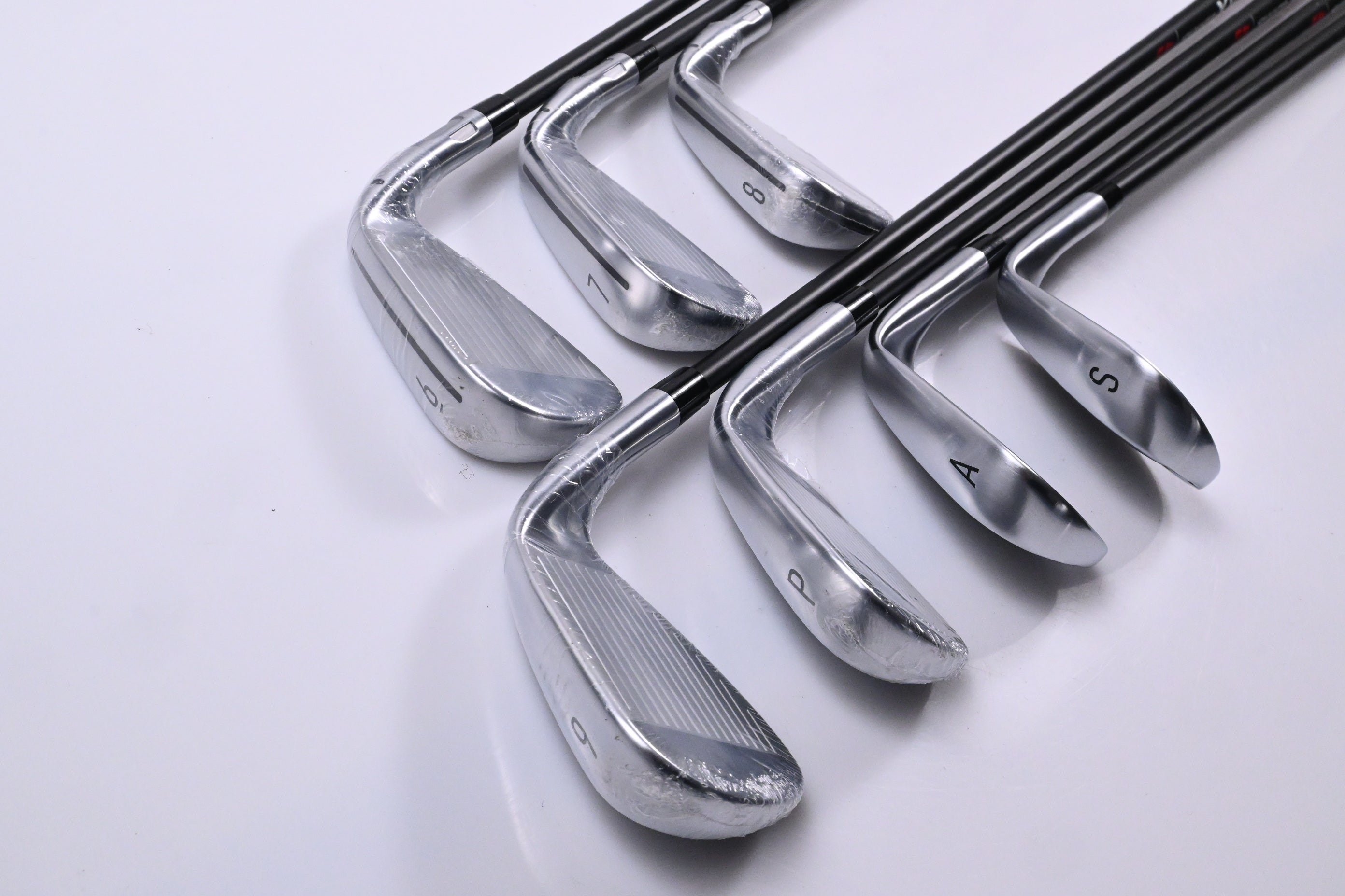 Left Hand Taylormade Qi Max HL Irons / 6-PW+GW+SW / Regular Flex KBS MAX 45