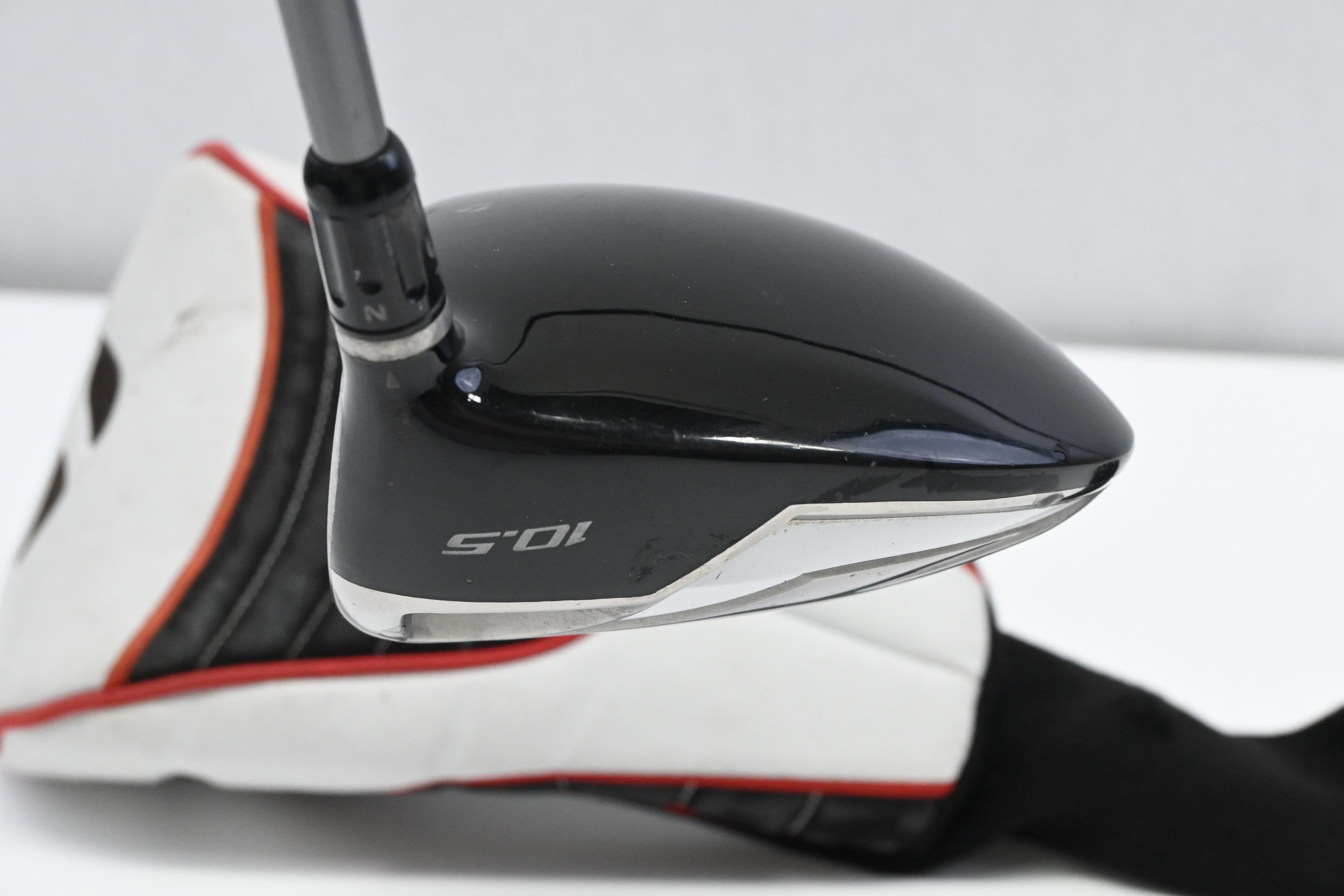 Taylormade R9 460 Driver / 10.5 Degree / Regular Flex Accra I Series 42 Shaft