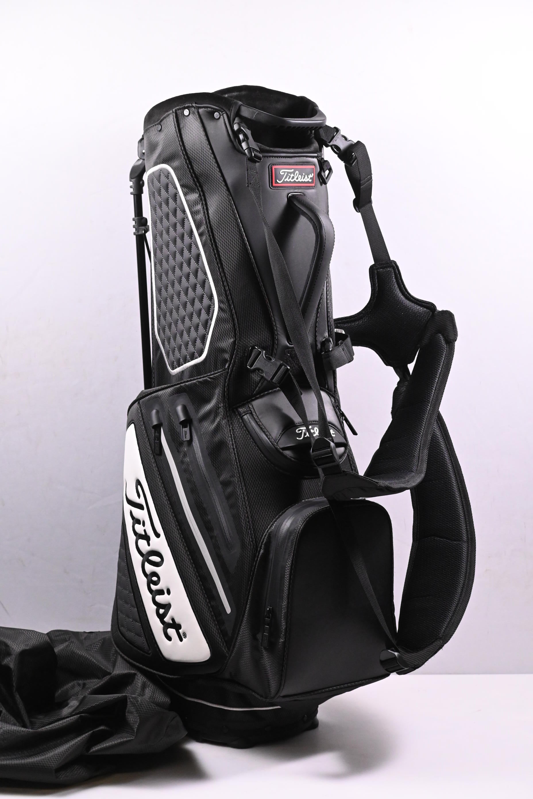 Titleist StaDry Stand Bag / 4-Way Divider / Black, White