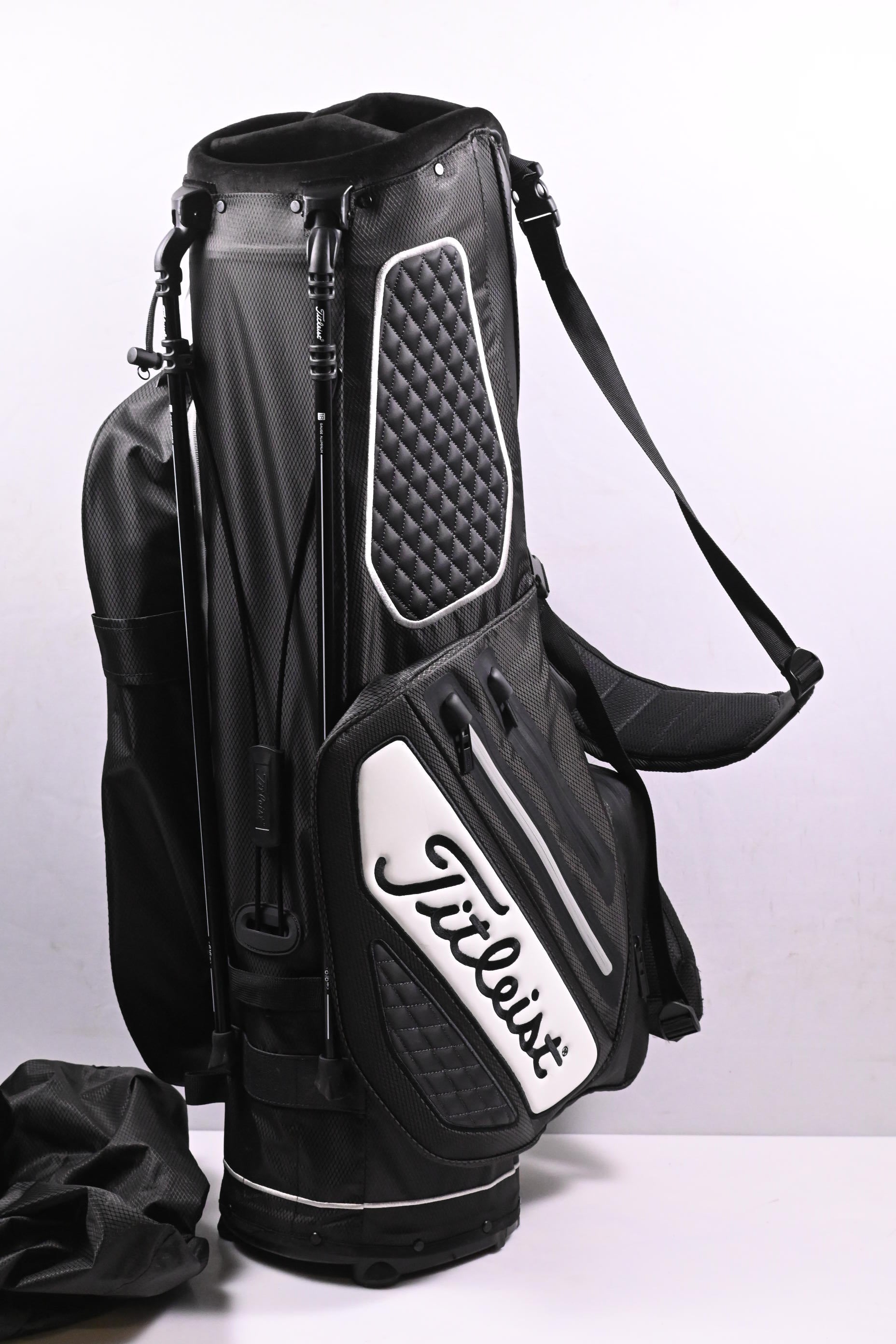 Titleist StaDry Stand Bag / 4-Way Divider / Black, White