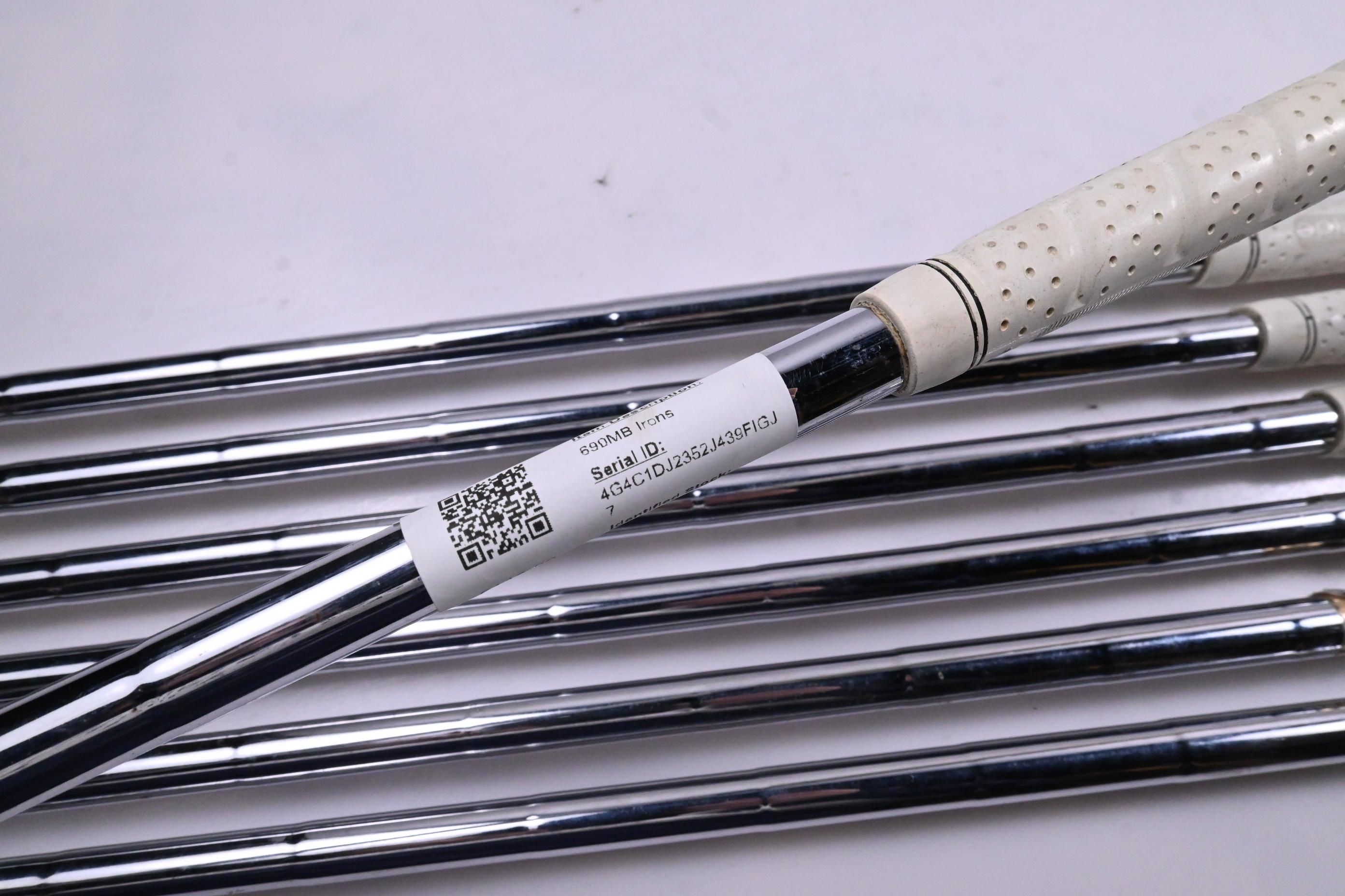 Titleist 690MB Irons / 4-PW / Stiff Flex Dynamic Gold Shafts