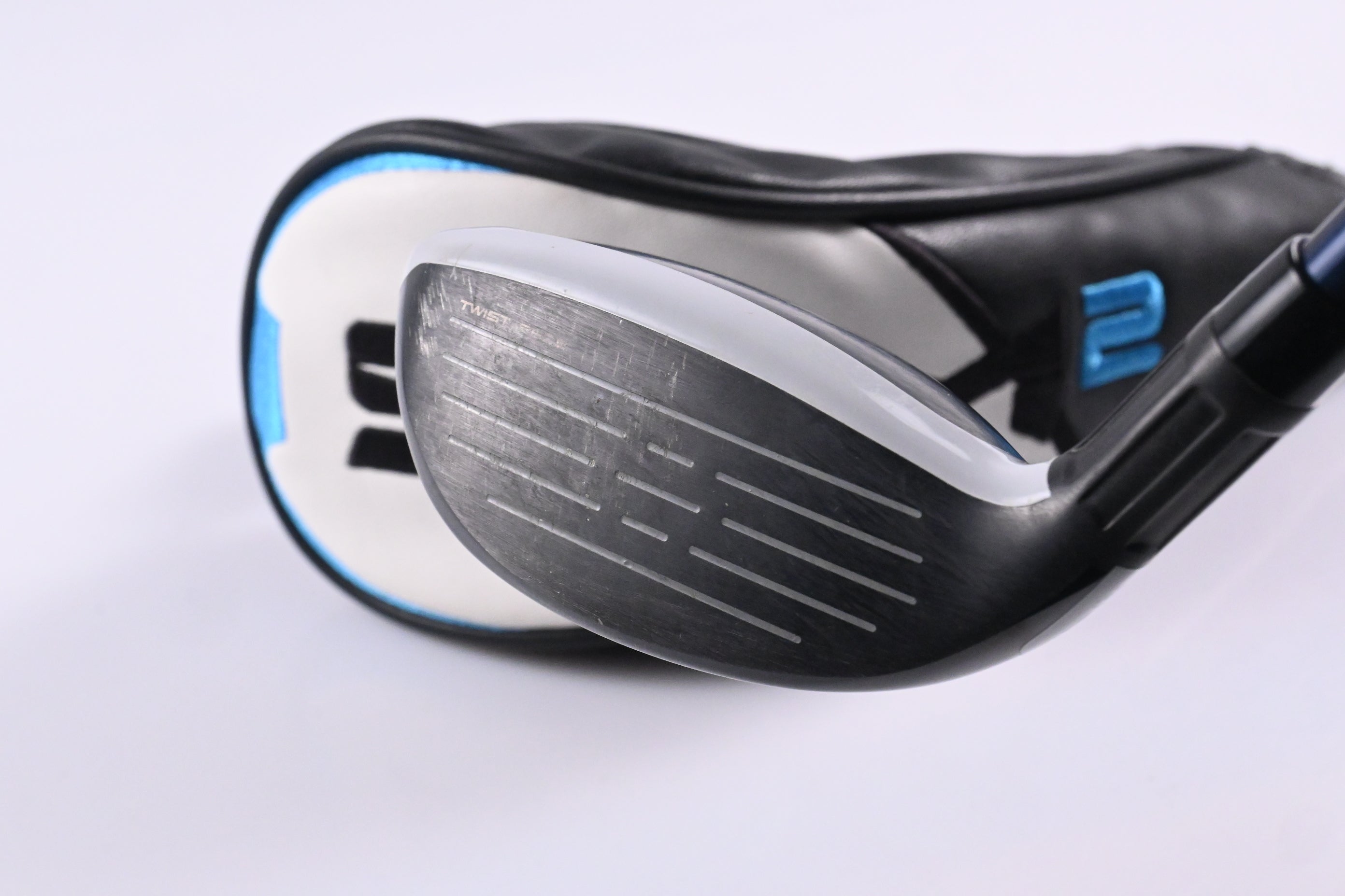 Taylormade SIM2 Max #4 Hybrid / 22 Degree / Regular Flex Fujikura Ventus Blue 6