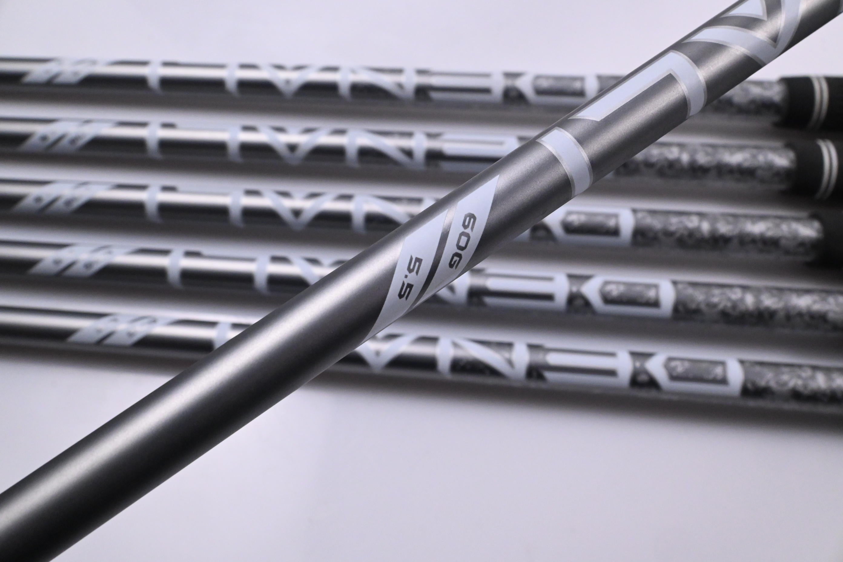 Callaway Apex Ai200 Irons / 6-PW+GW / Regular Flex Denali Frost Silver 60 Shafts