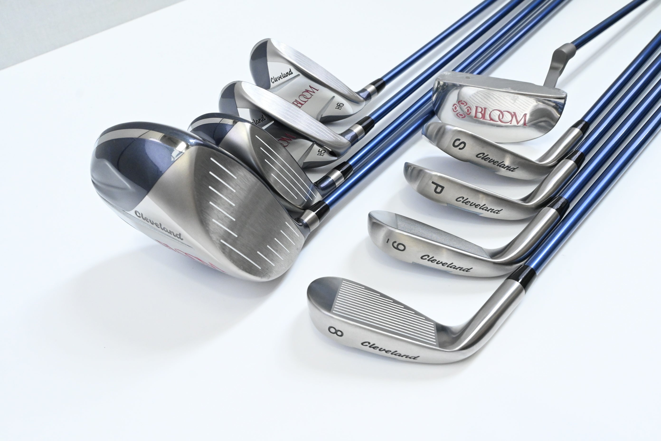 Ladies Cleveland Bloom Package Set / Woods, Hybrids, Irons, Putter, Bag