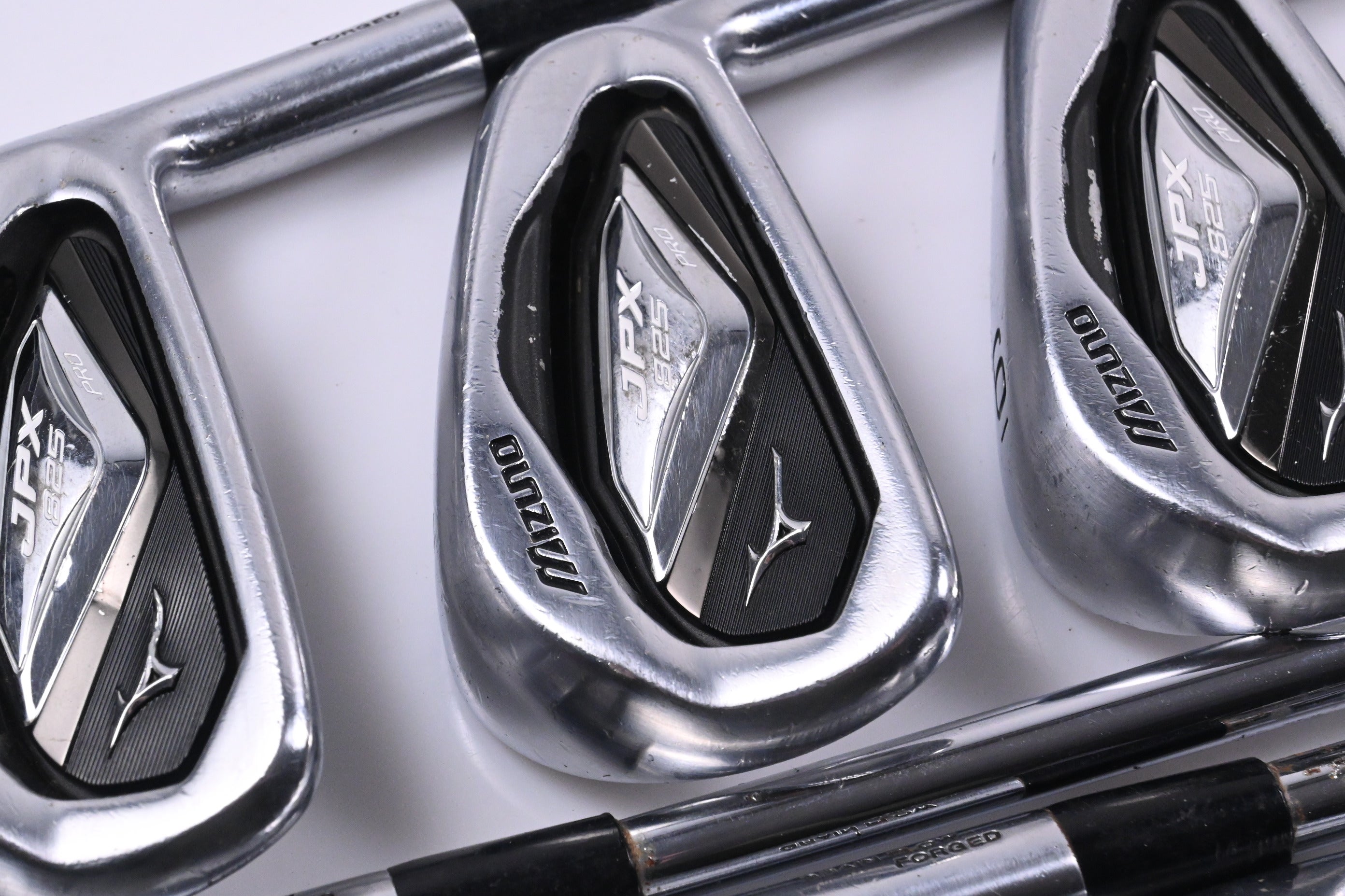 Mizuno JPX 825 Pro Irons / 4-PW / Regular Flex Dynalite Gold XP R300 Shafts